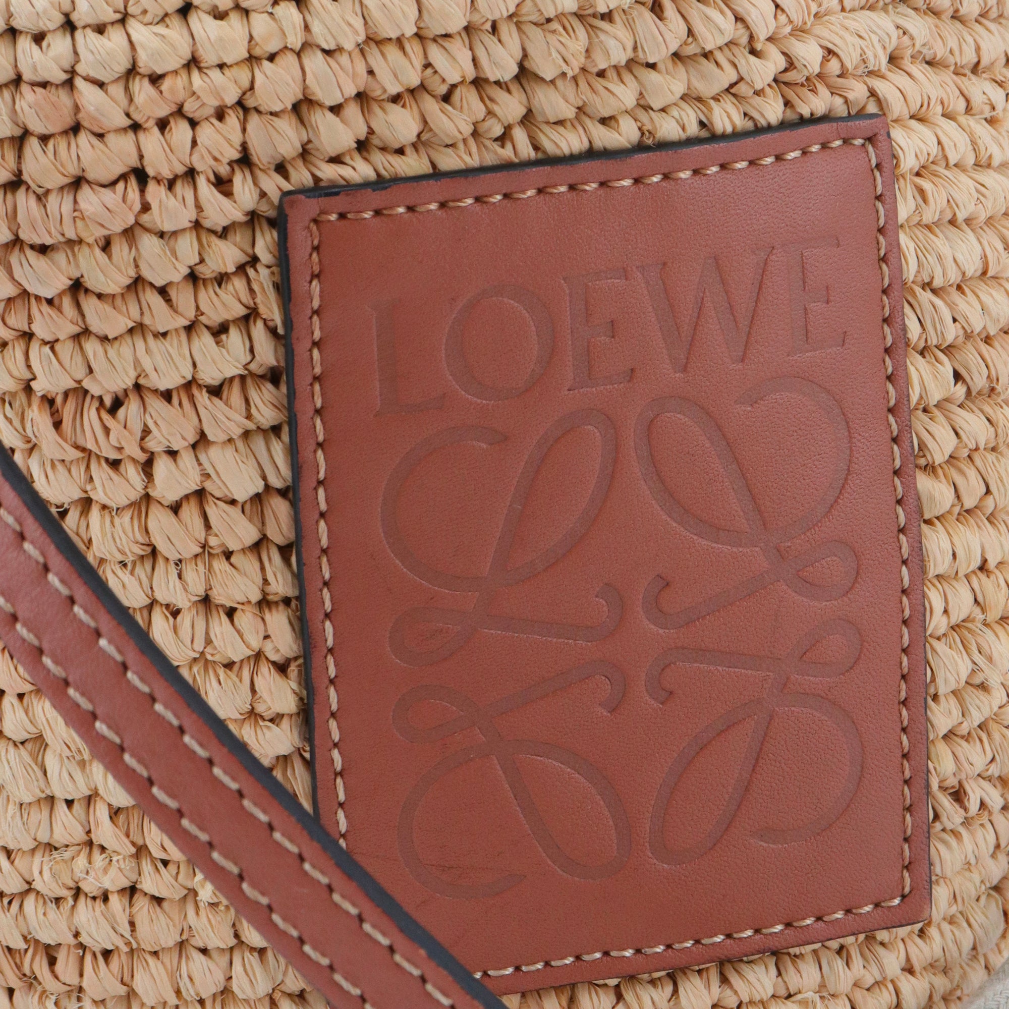 LOEWE - Sac à bandoulière Pochette Loewe en raphia et cuir marron