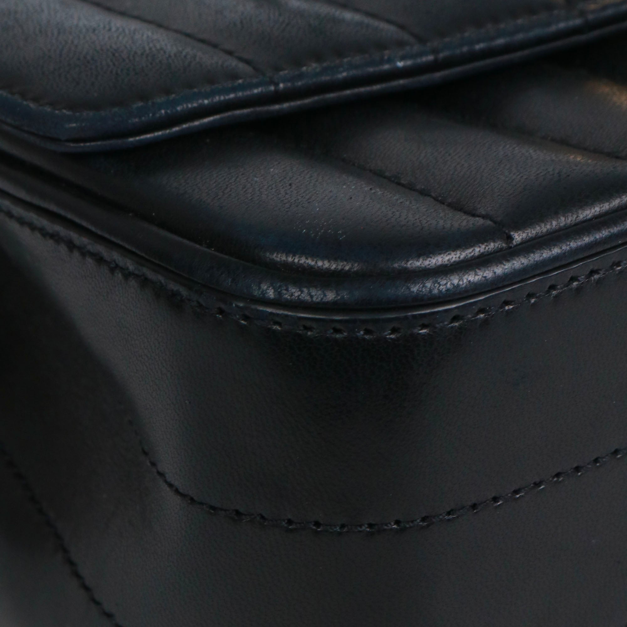 SAINT LAURENT - Sac à bandoulière Vicky Saint Laurent en cuir lisse noir