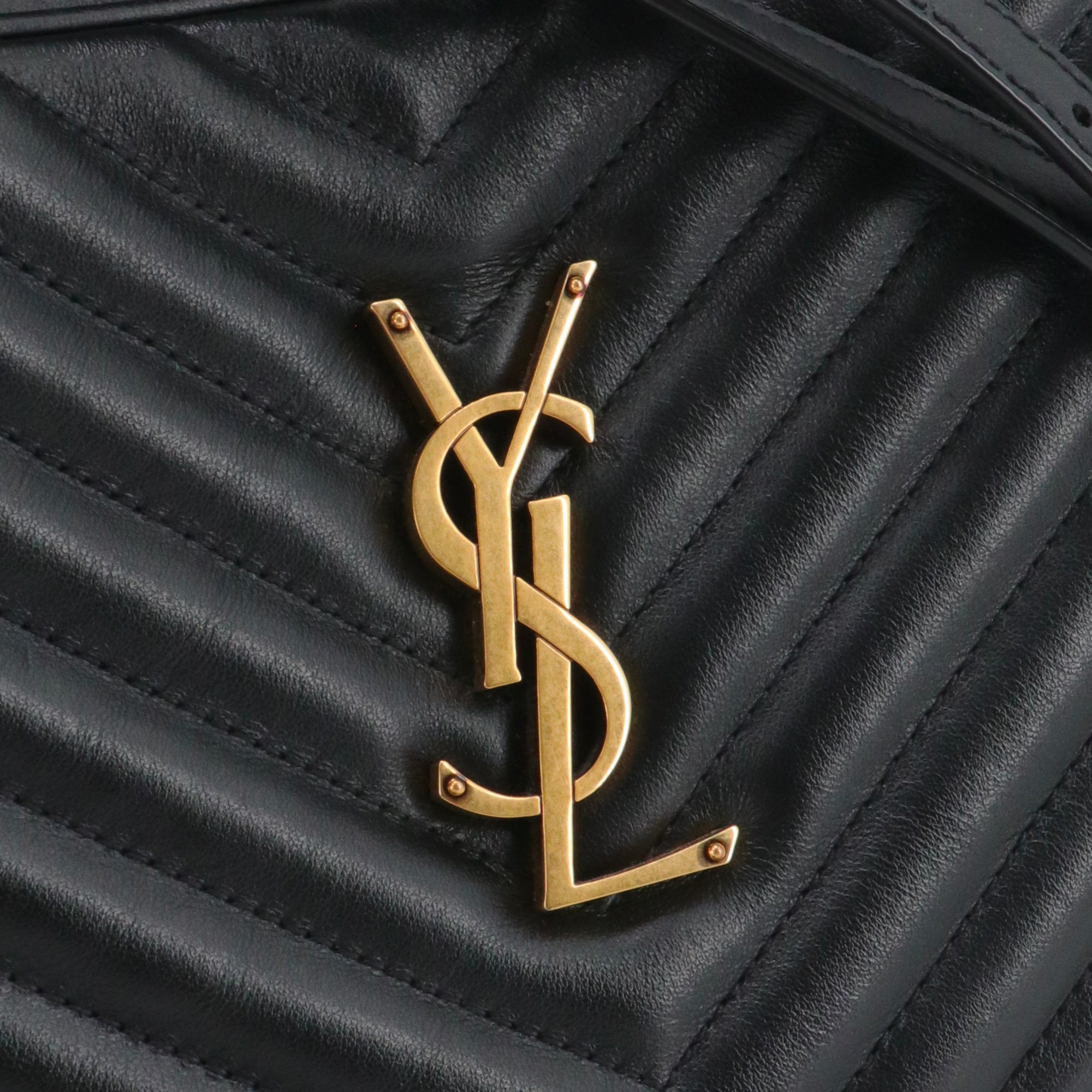 SAINT LAURENT - Sac à bandoulière Lou Saint Laurent en cuir chevron noir