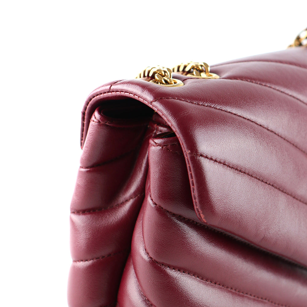 SAINT LAURENT - Sac à bandoulière Loulou small en cuir matelassé bordeaux