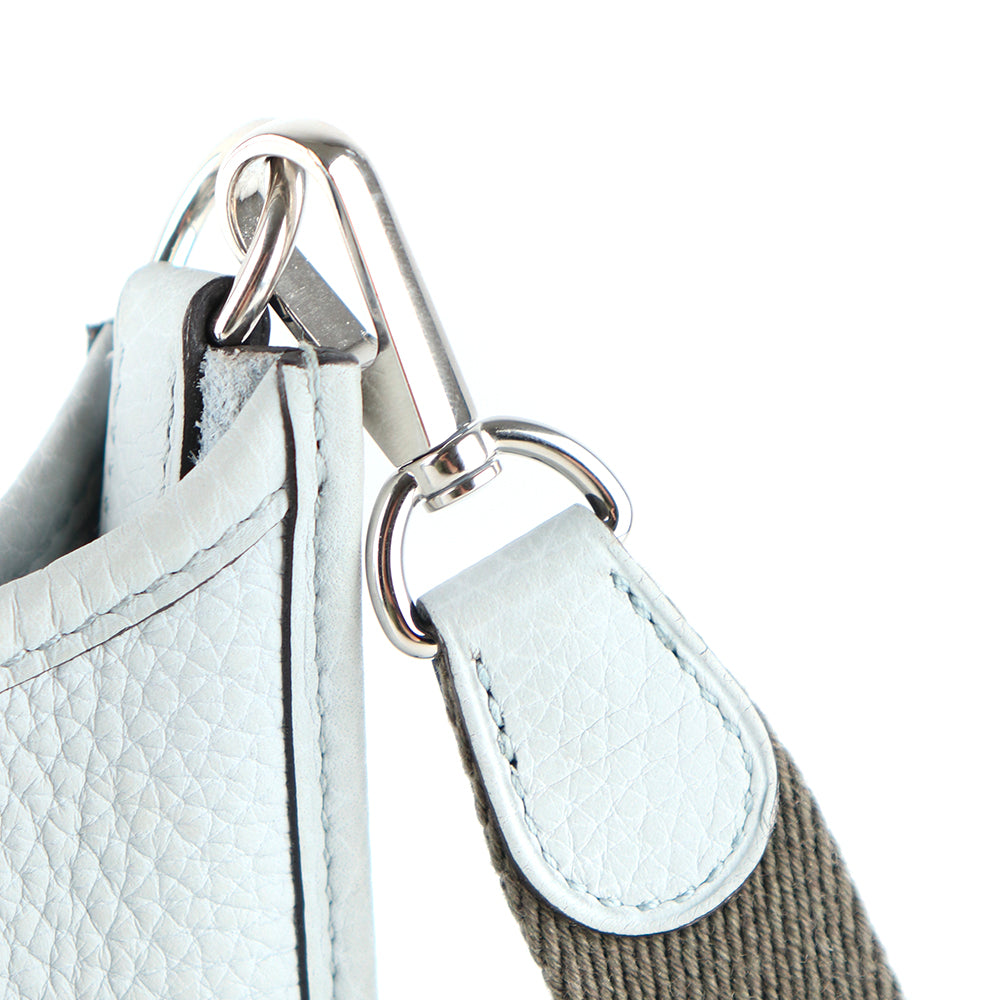 HERMÈS - Sac à bandoulière Evelyne mini en cuir clémence gris