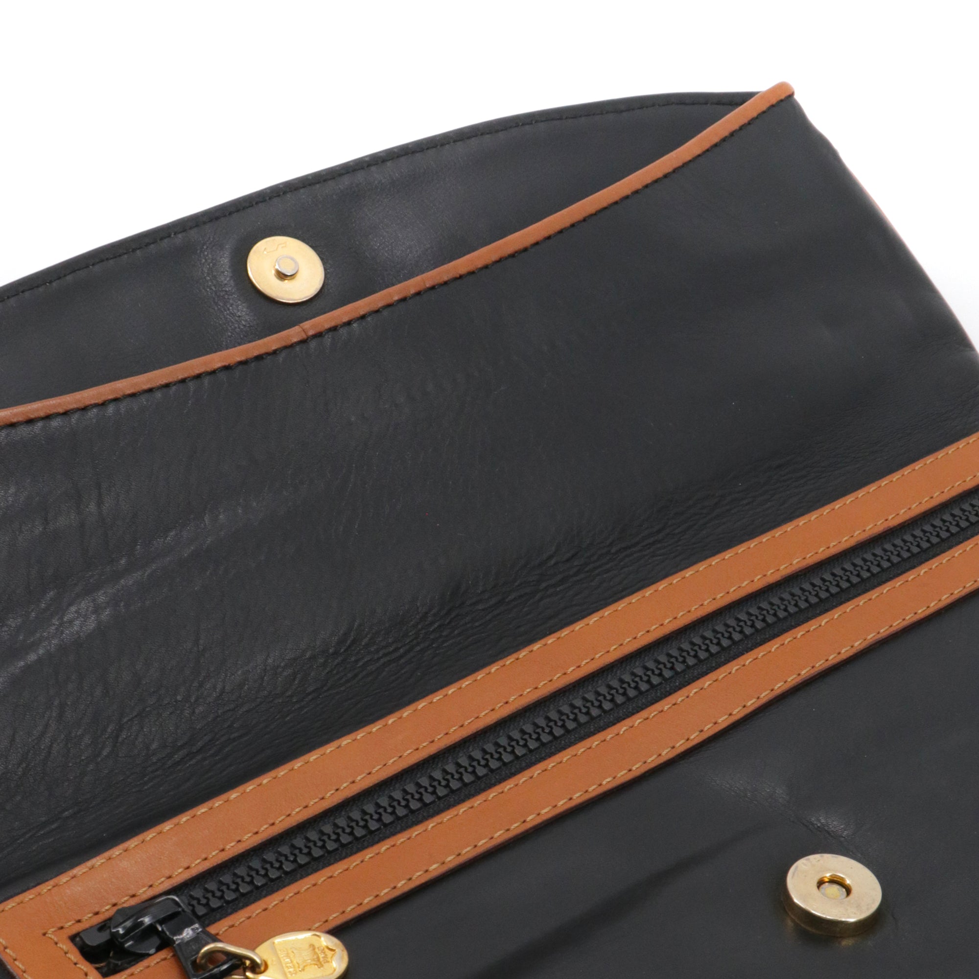 CELINE - Pochette Triomphe Celine en cuir noir vintage