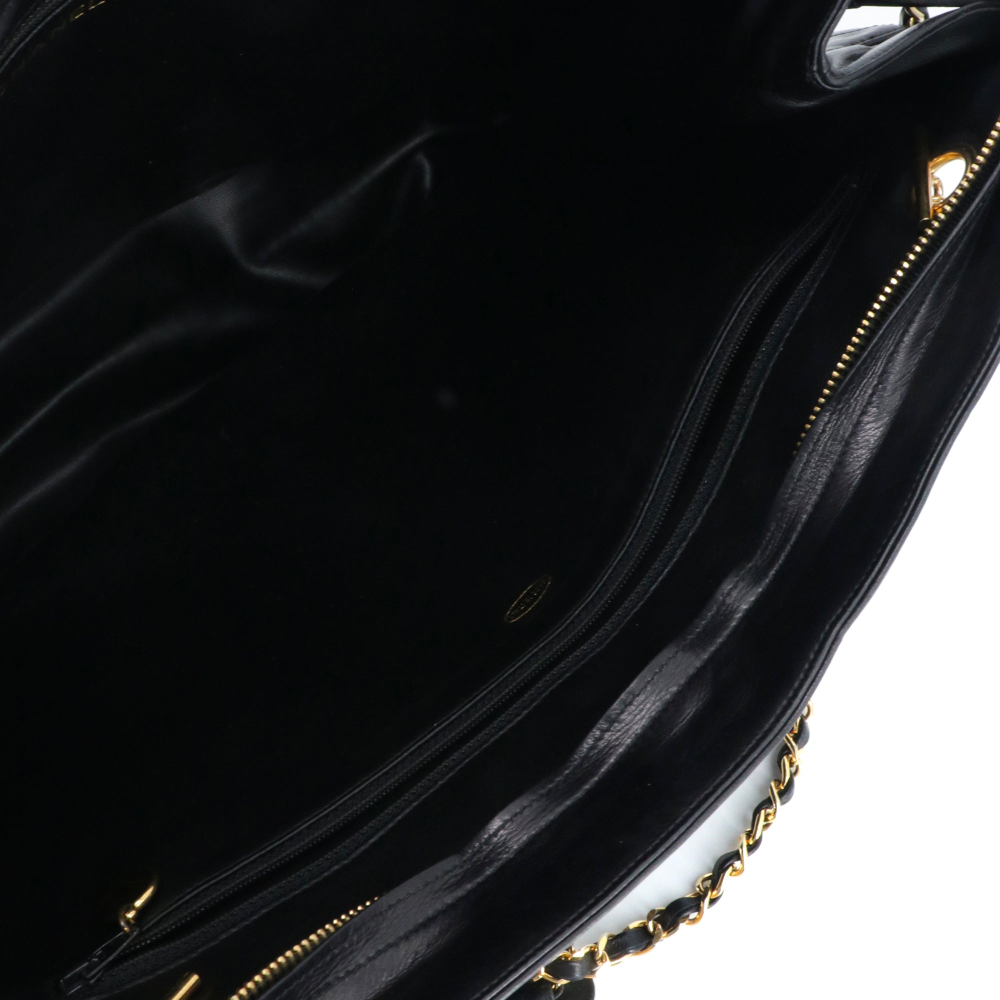 CHANEL - Sac à épaule Camera Chanel en cuir matelassé noir