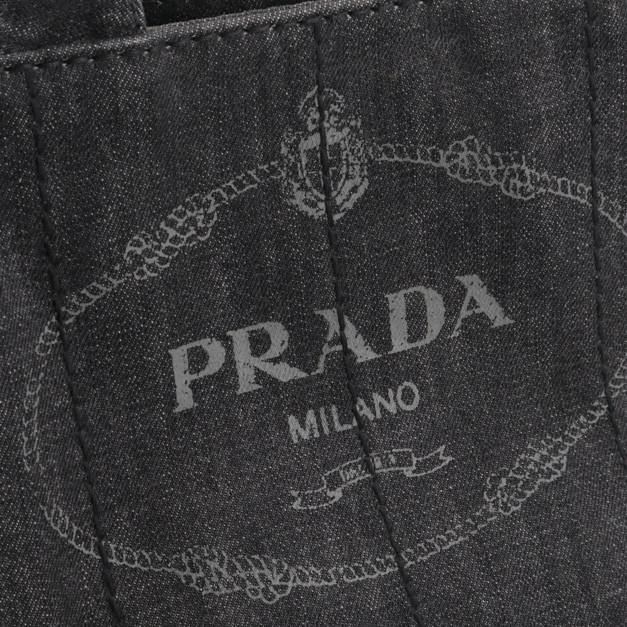 PRADA - Red grained leather shoulder bag