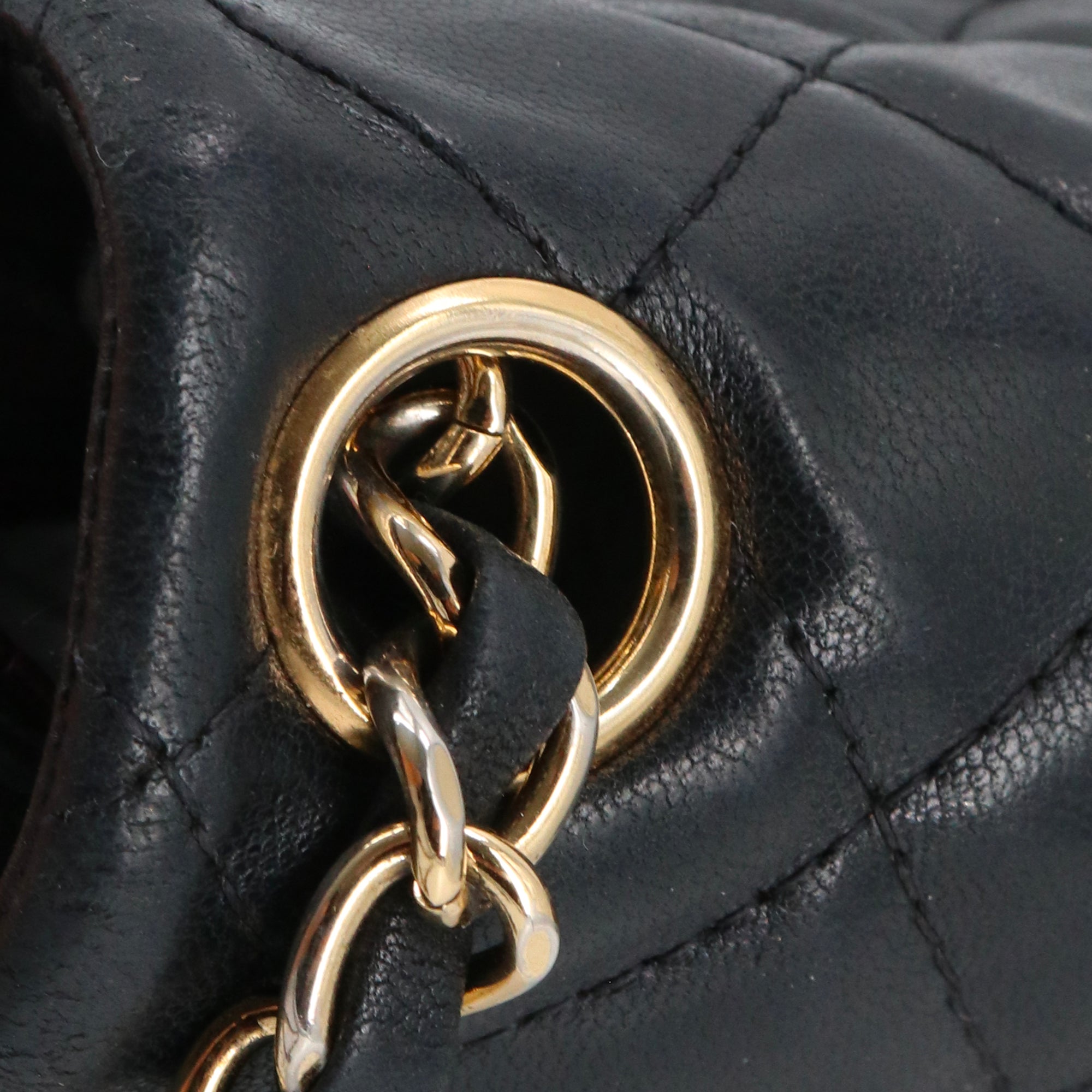 CHANEL - Sac à bandoulière Timeless Mini Square Chanel en cuir noir