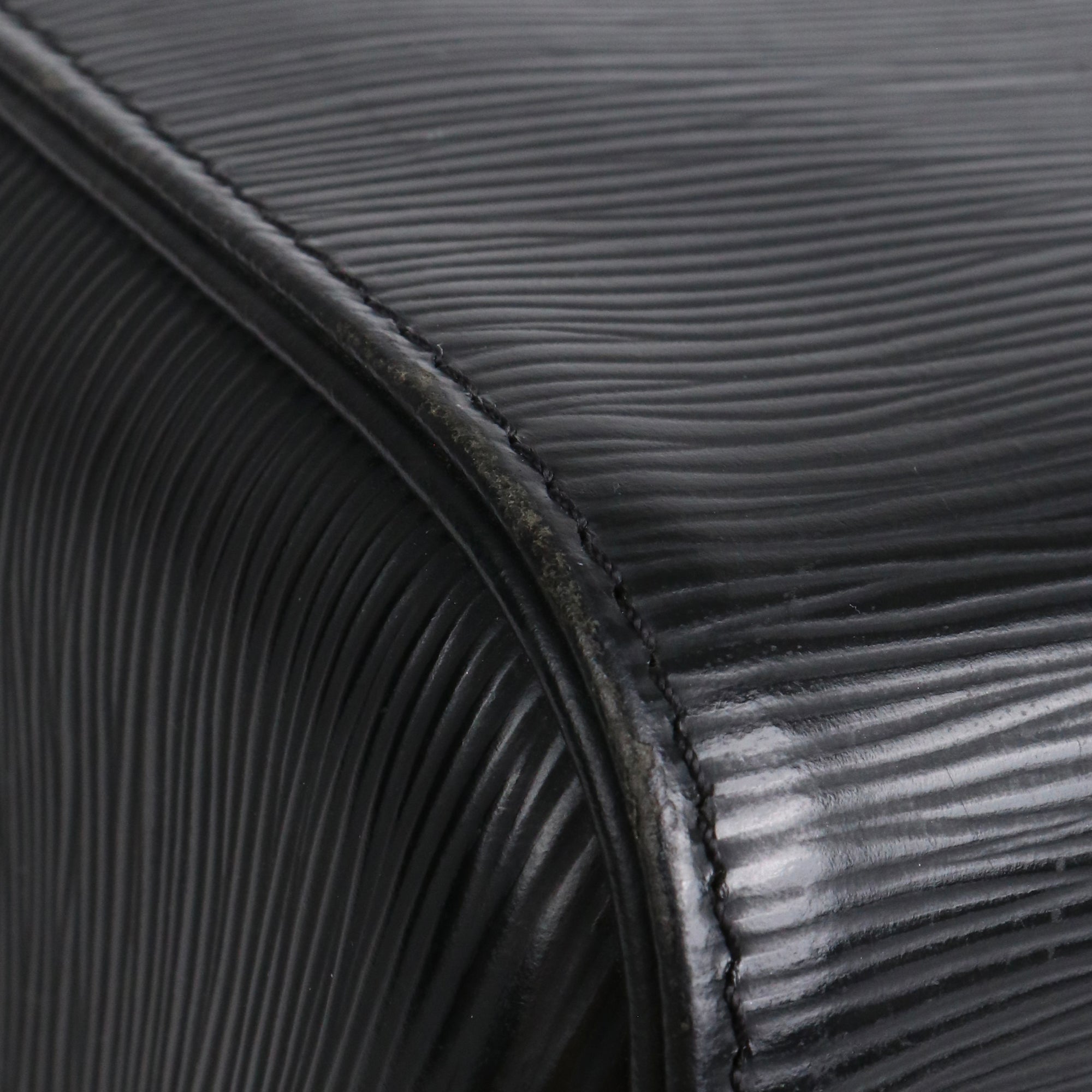 LOUIS VUITTON - Sac à main Speedy 35 Louis Vuitton en cuir épi noir