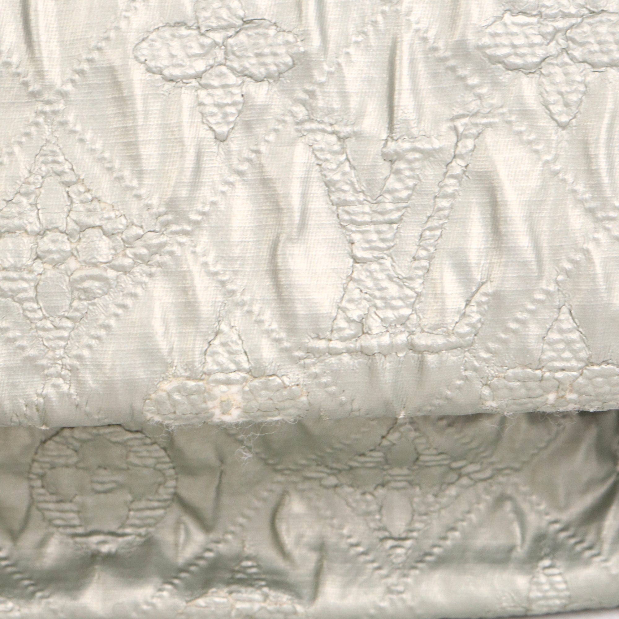 LOUIS VUITTON - Pochette Limelight Louis Vuitton Édition Limitée en soie monogrammée argenté