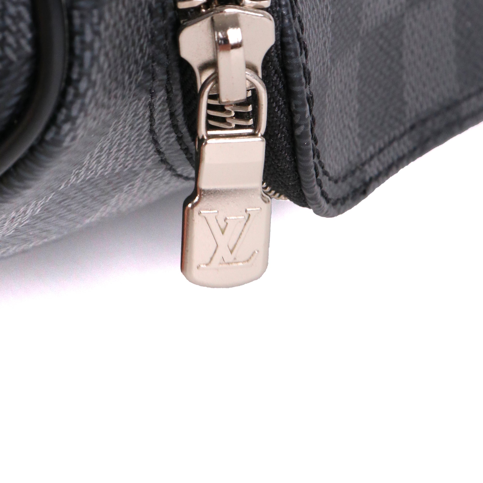 LOUIS VUITTON - Trousse de toilette Louis Vuitton en toile damier graphite