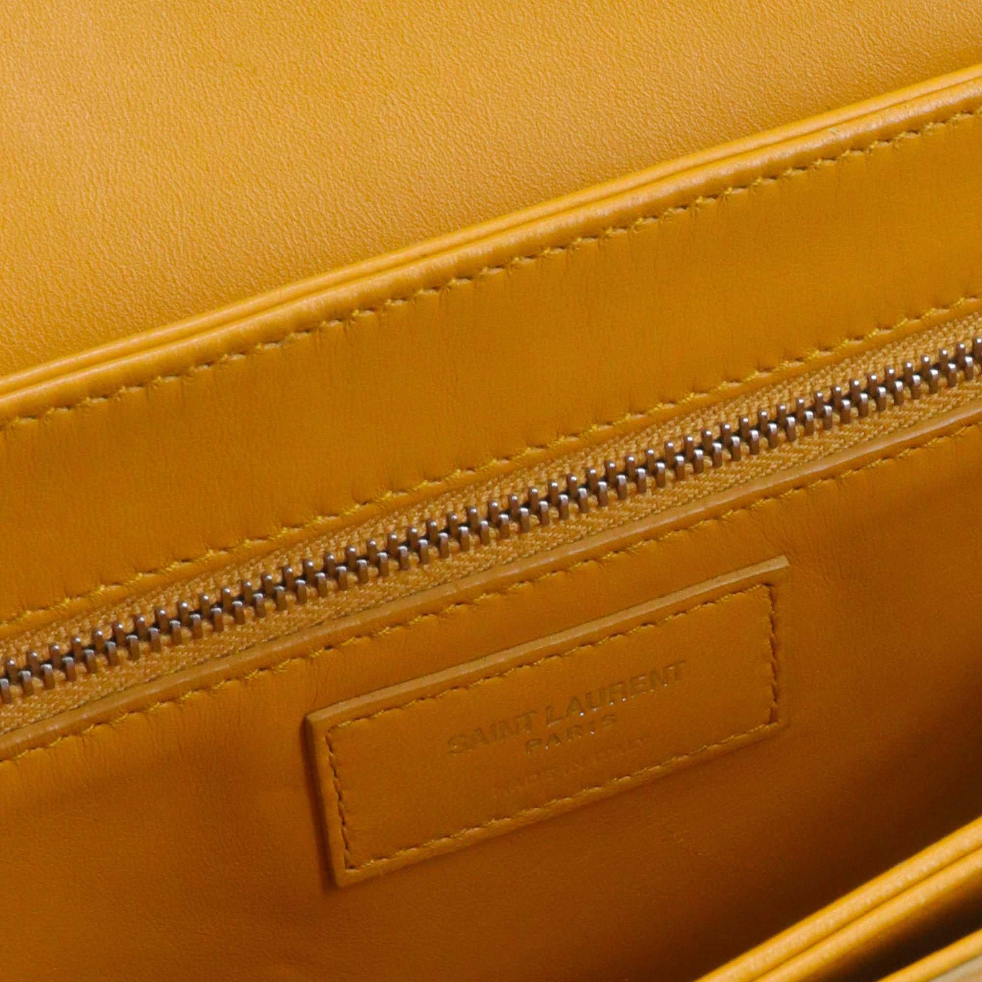 SAINT LAURENT - Sac à bandoulière Pavé Satchel Saint Laurent en cuir jaune moutarde