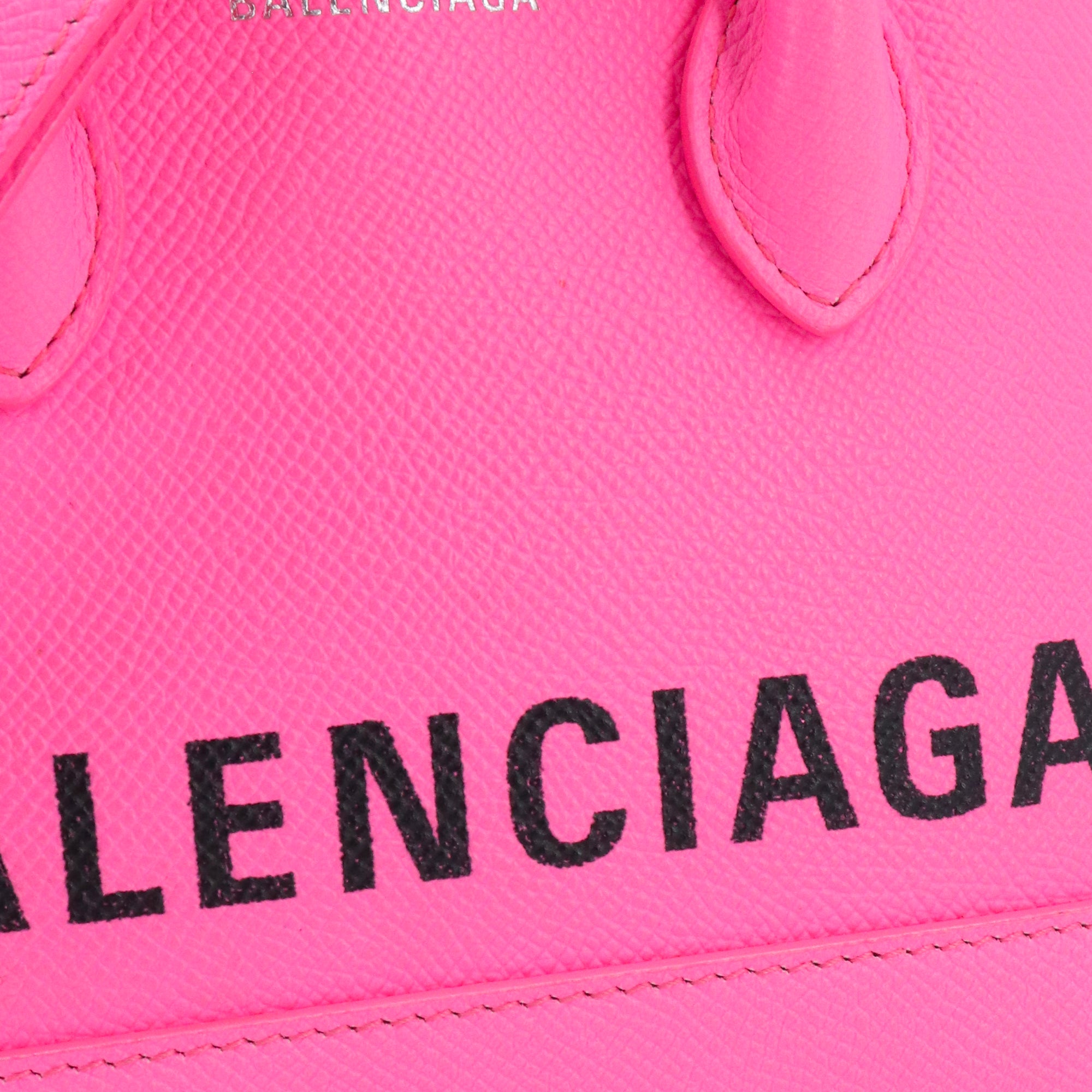 BALENCIAGA - Sac à bandoulière Ville Balenciaga en cuir grainé rose fluo