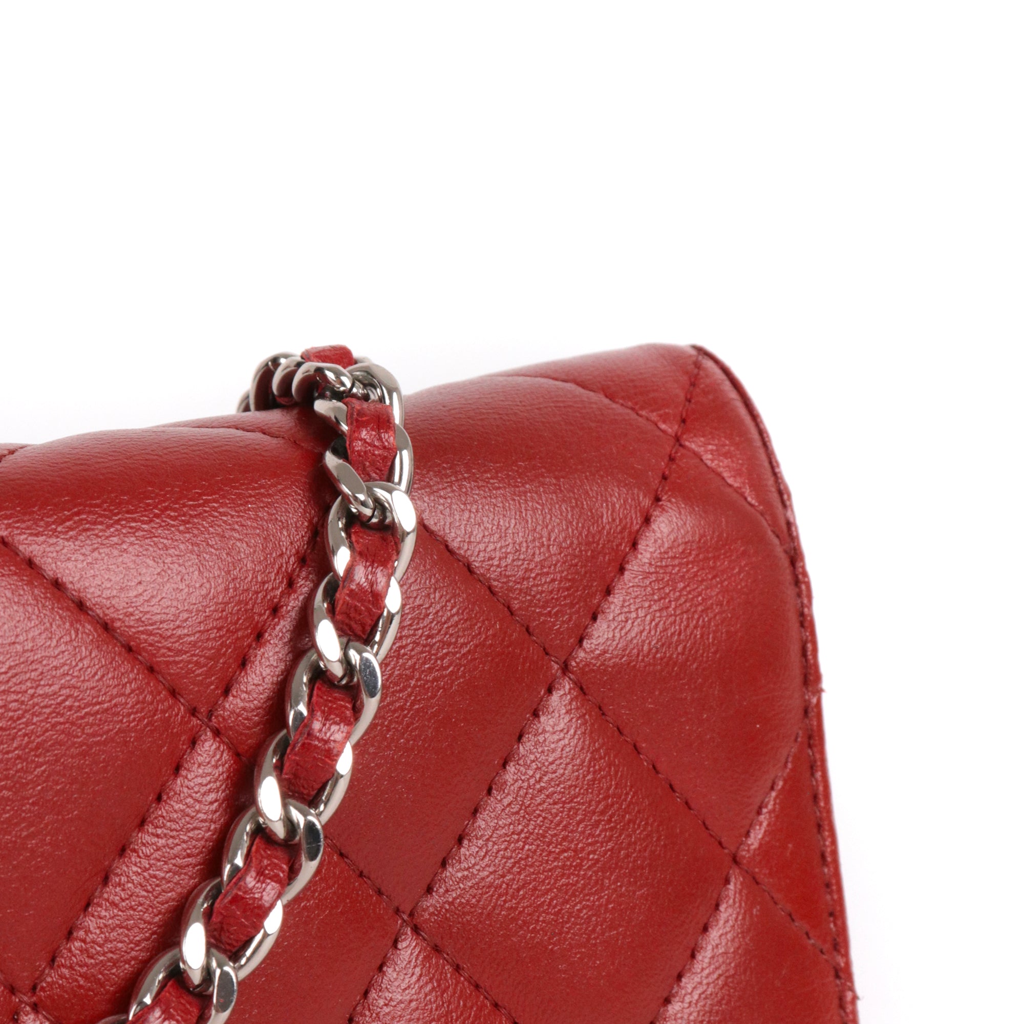 CHANEL - Sac Wallet On Chain Timeless/Classique Chanel en cuir lisse rouge bordeaux