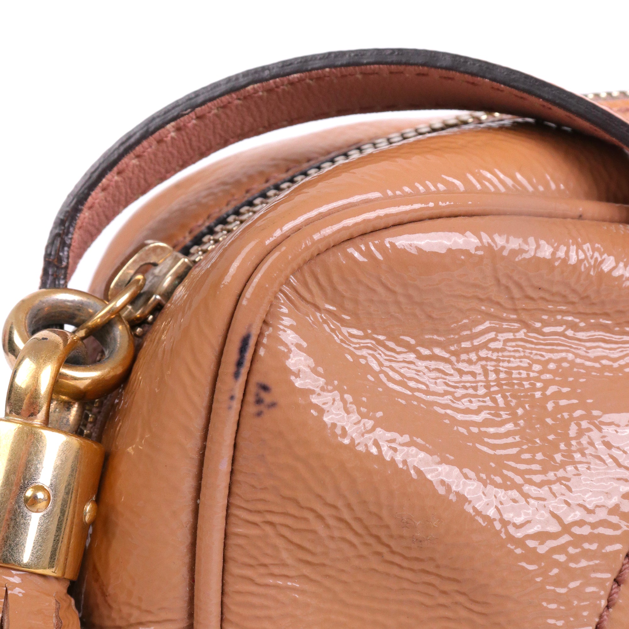 GUCCI - Sac à bandoulière Soho Camera Gucci en cuir verni rose