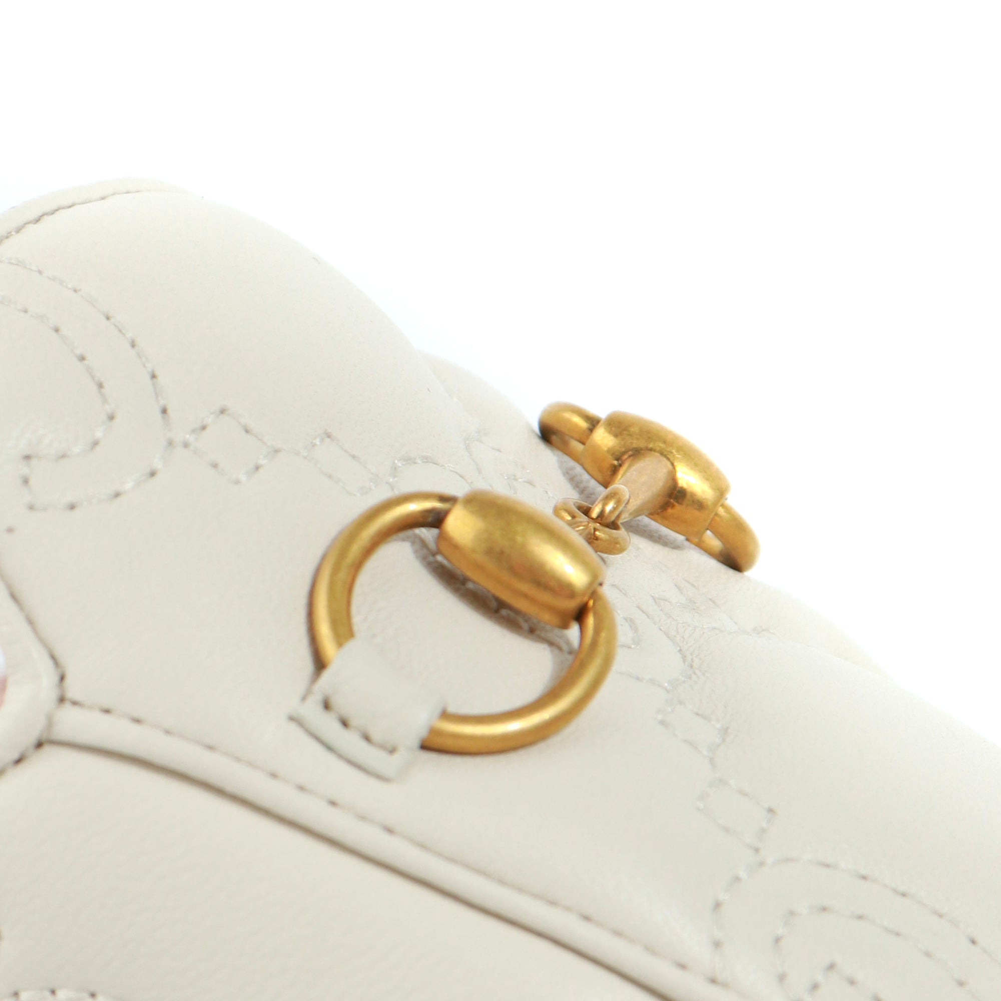 GUCCI - Mules Princetown en cuir blanc embossé GG (T40)