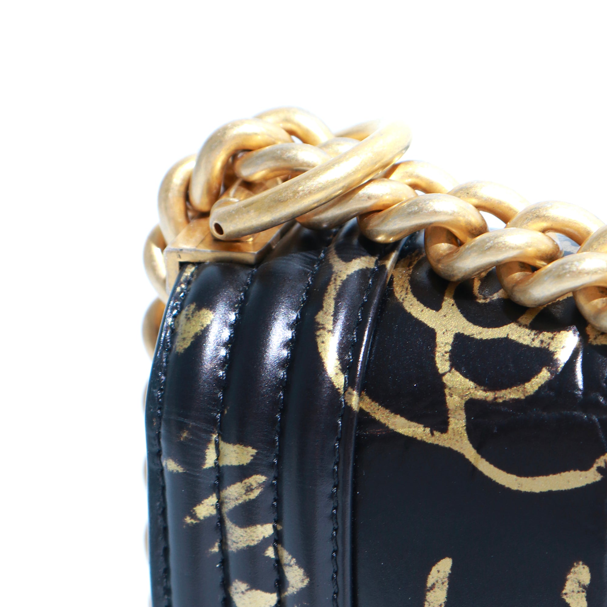 CHANEL - Sac à bandoulière Boy Small édition limitée Graphiti en cuir noir