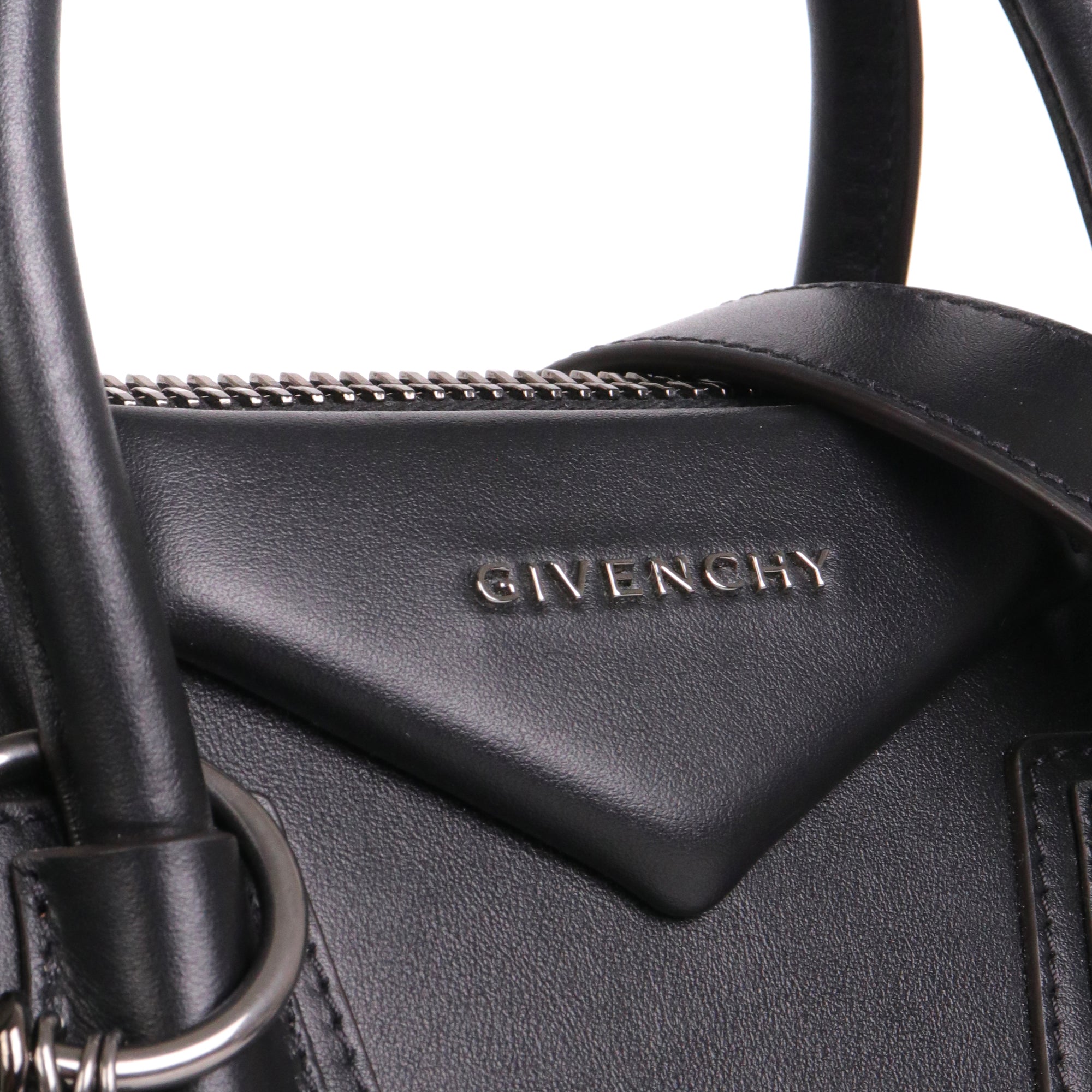 GIVENCHY - Sac à main Antigona Givenchy en cuir lisse noir