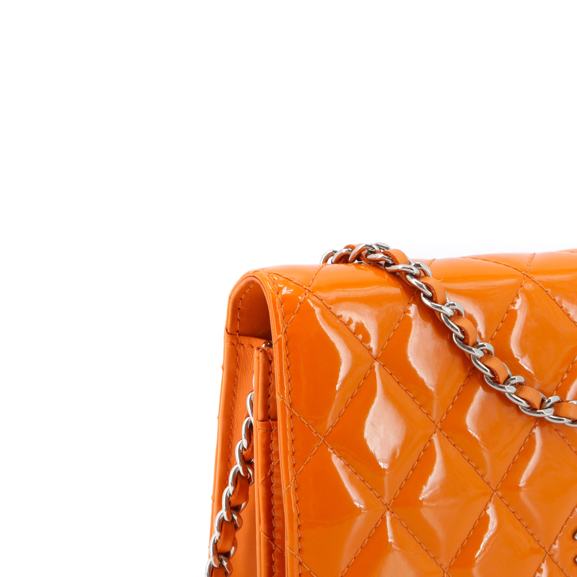CHANEL - Sac Wallet On Chain Timeless Chanel en cuir verni orange