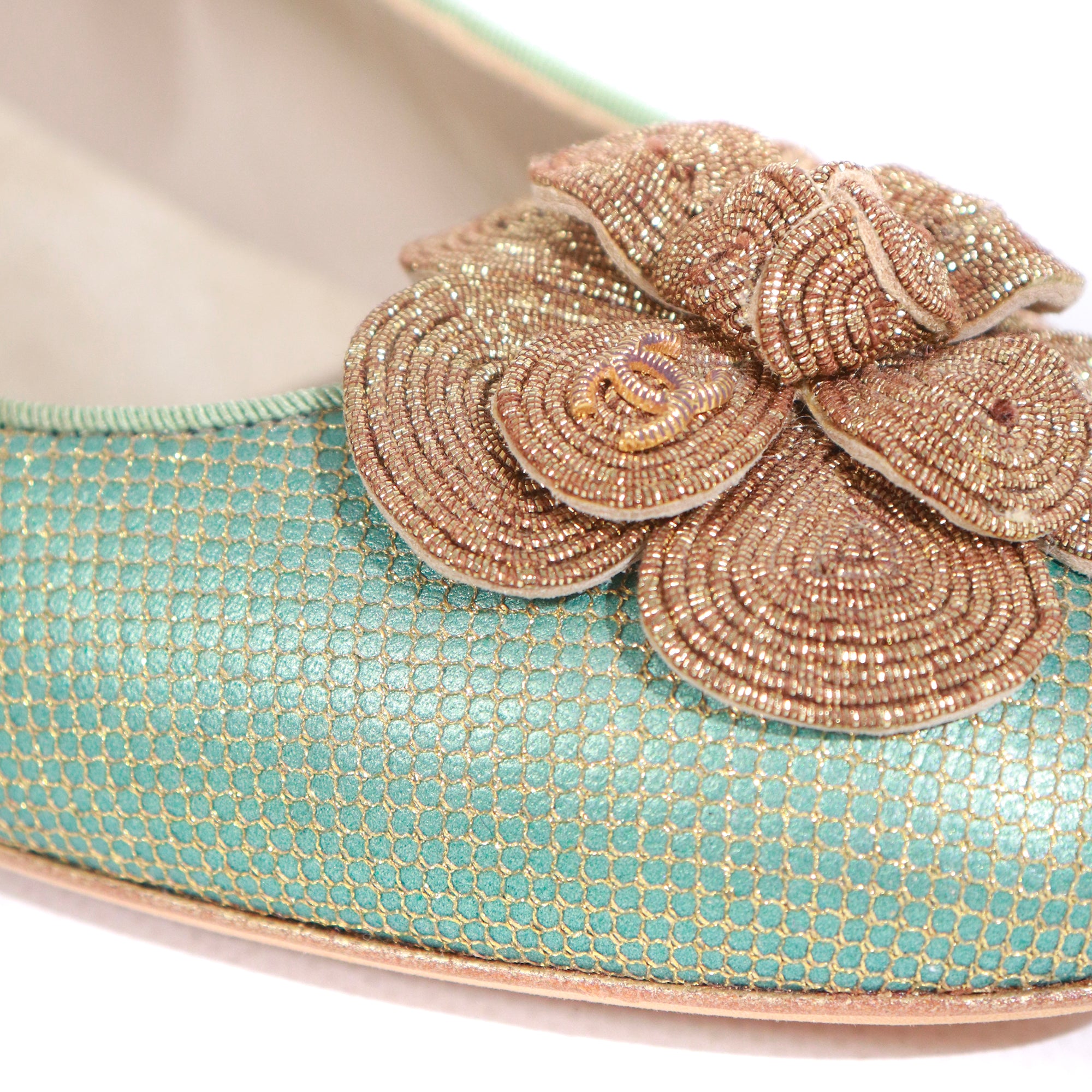 CHANEL - Ballerines en toile verte et dorée (T39)