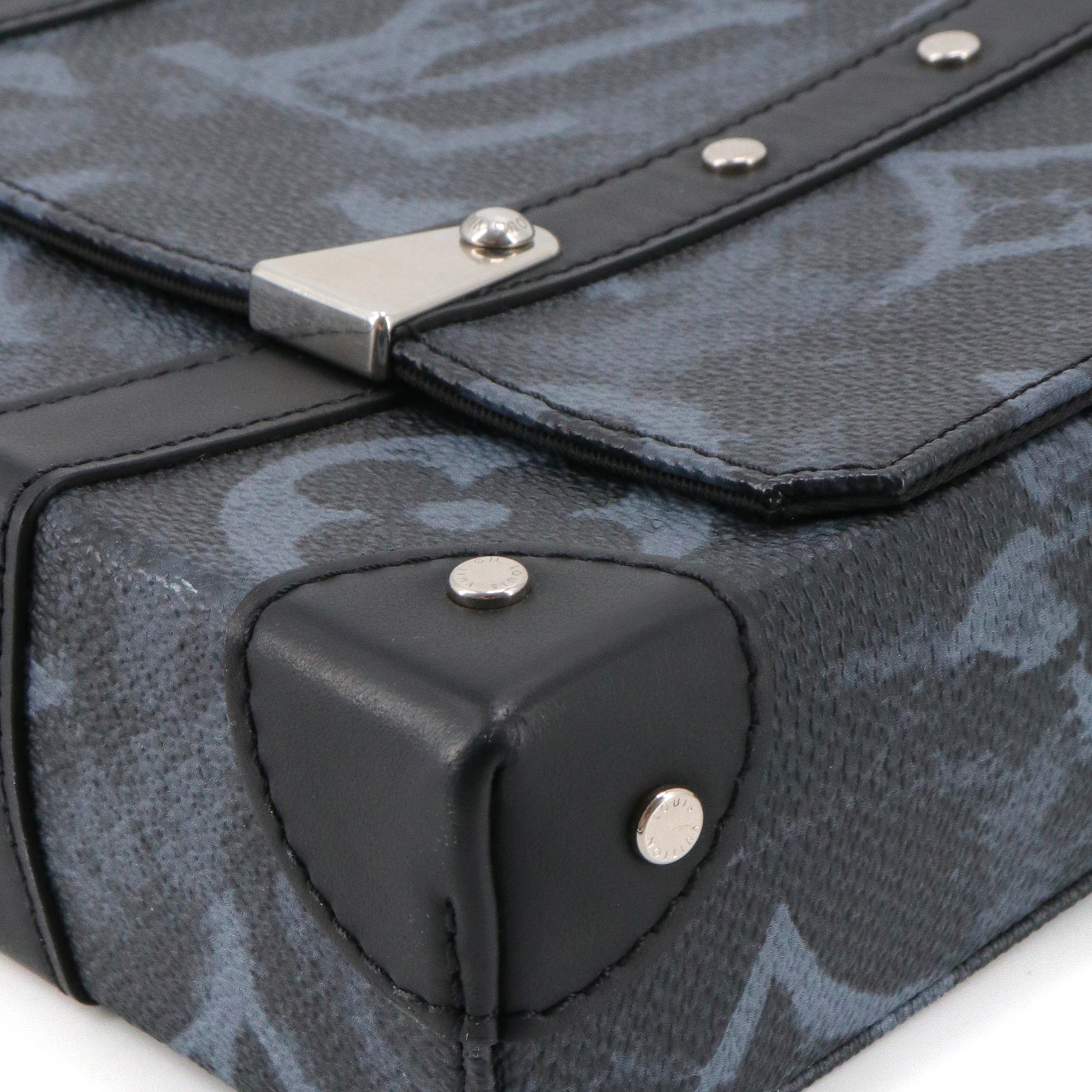 LOUIS VUITTON - Sacs à bandoulière Malle Monogram Louis Vuitton en toile noire pastel