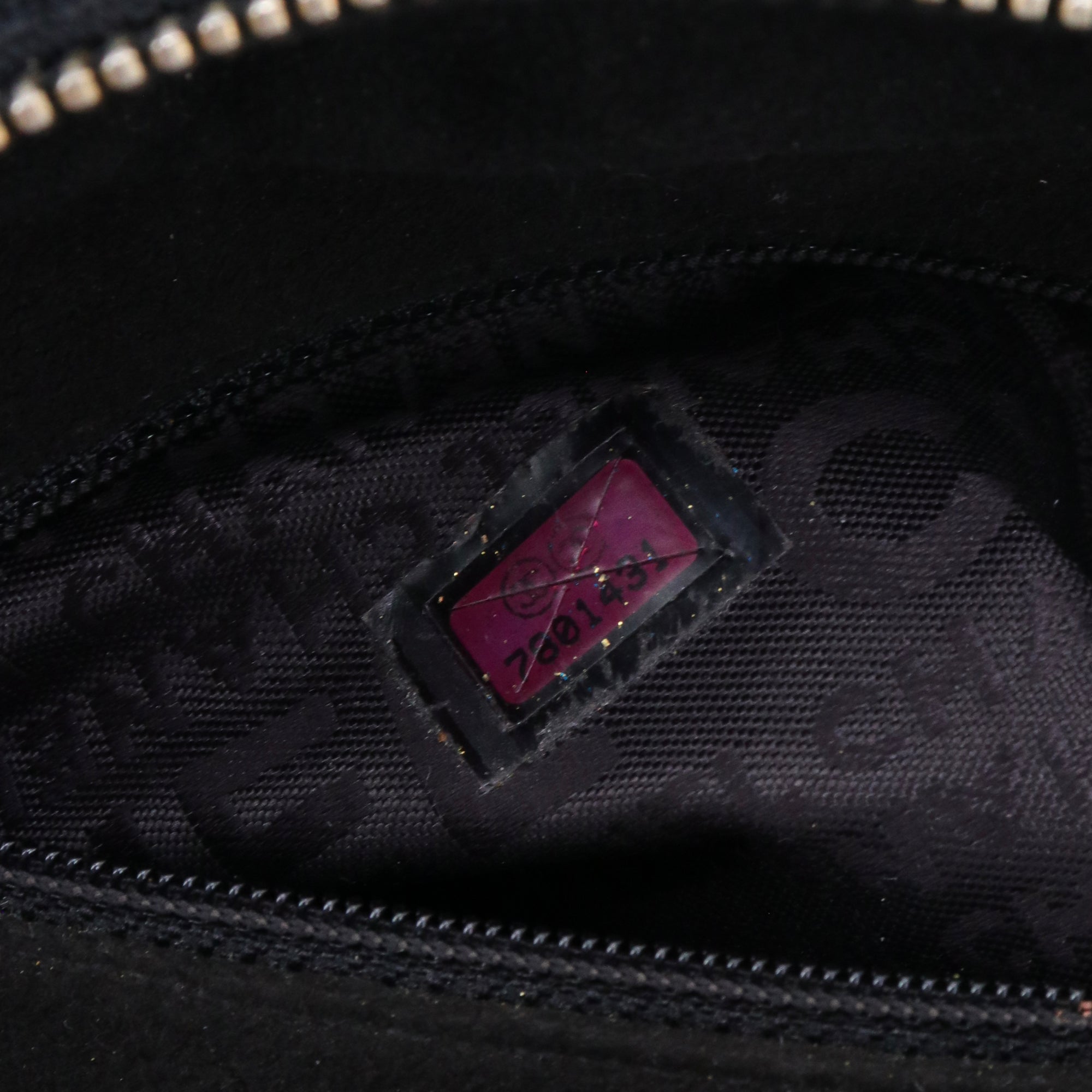 CHANEL - Sac à épaule Petit Shopping Chanel en jersey noir vintage