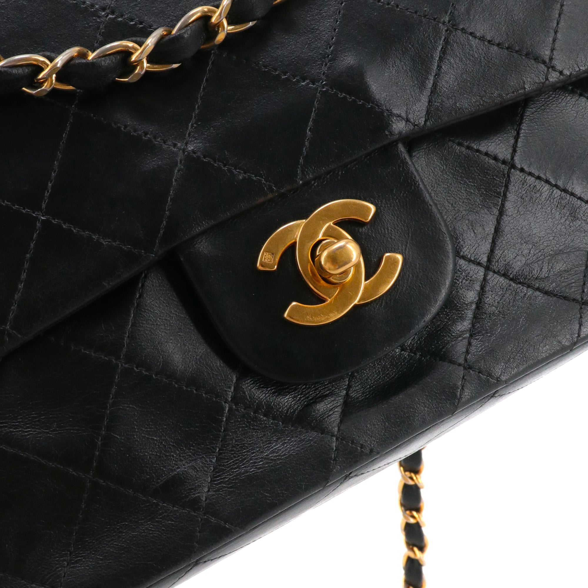 CHANEL - Sac à main Timeless/Classique medium Chanel double flap en cuir matelassé noir vintage