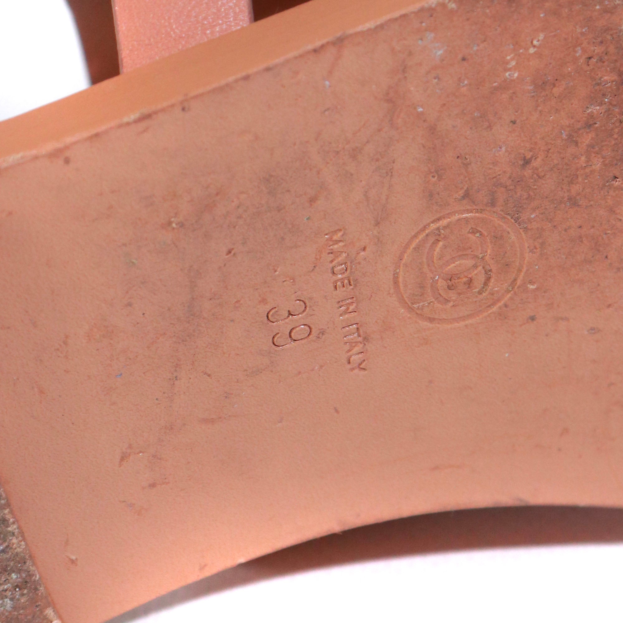 CHANEL - Sandales CC en cuir marron (T39)