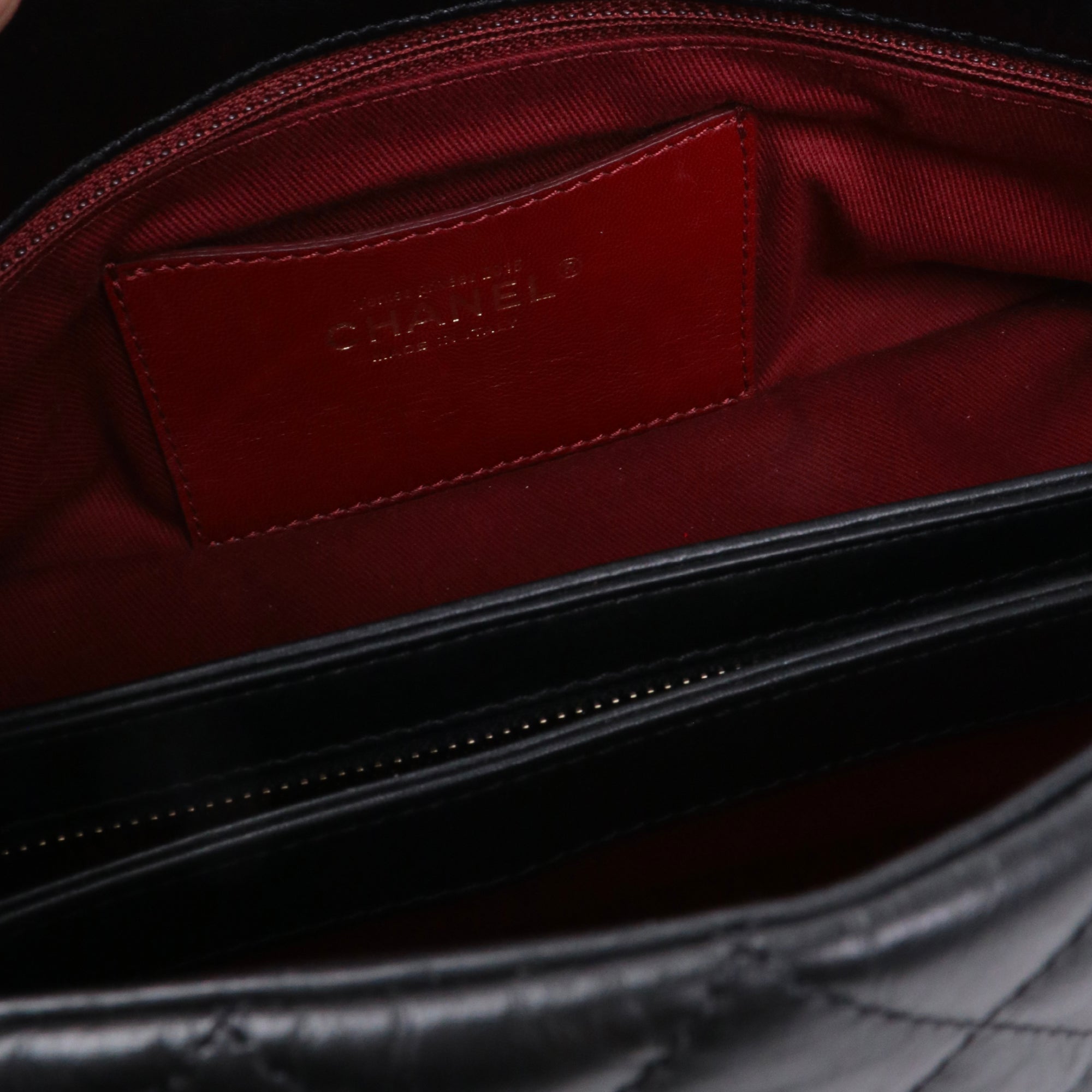 CHANEL - Sac à épaule Mademoiselle Chanel en cuir matelassé noir vintage