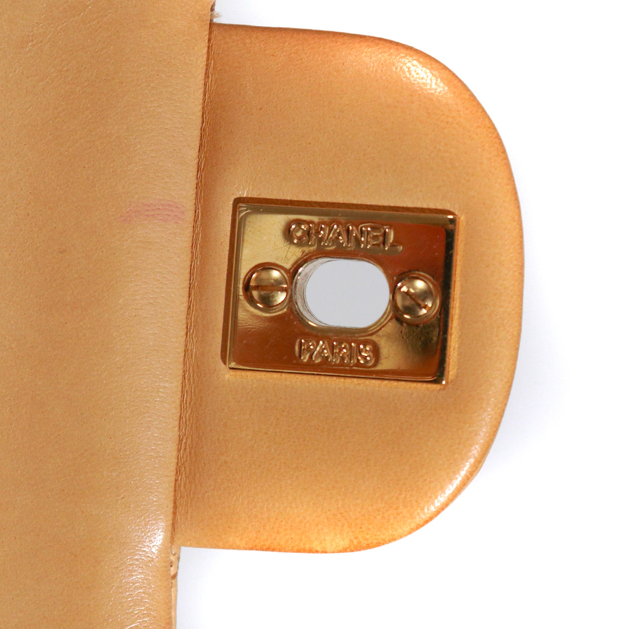 CHANEL - Sac à main Timeless 25 double flap en cuir matelassé beige