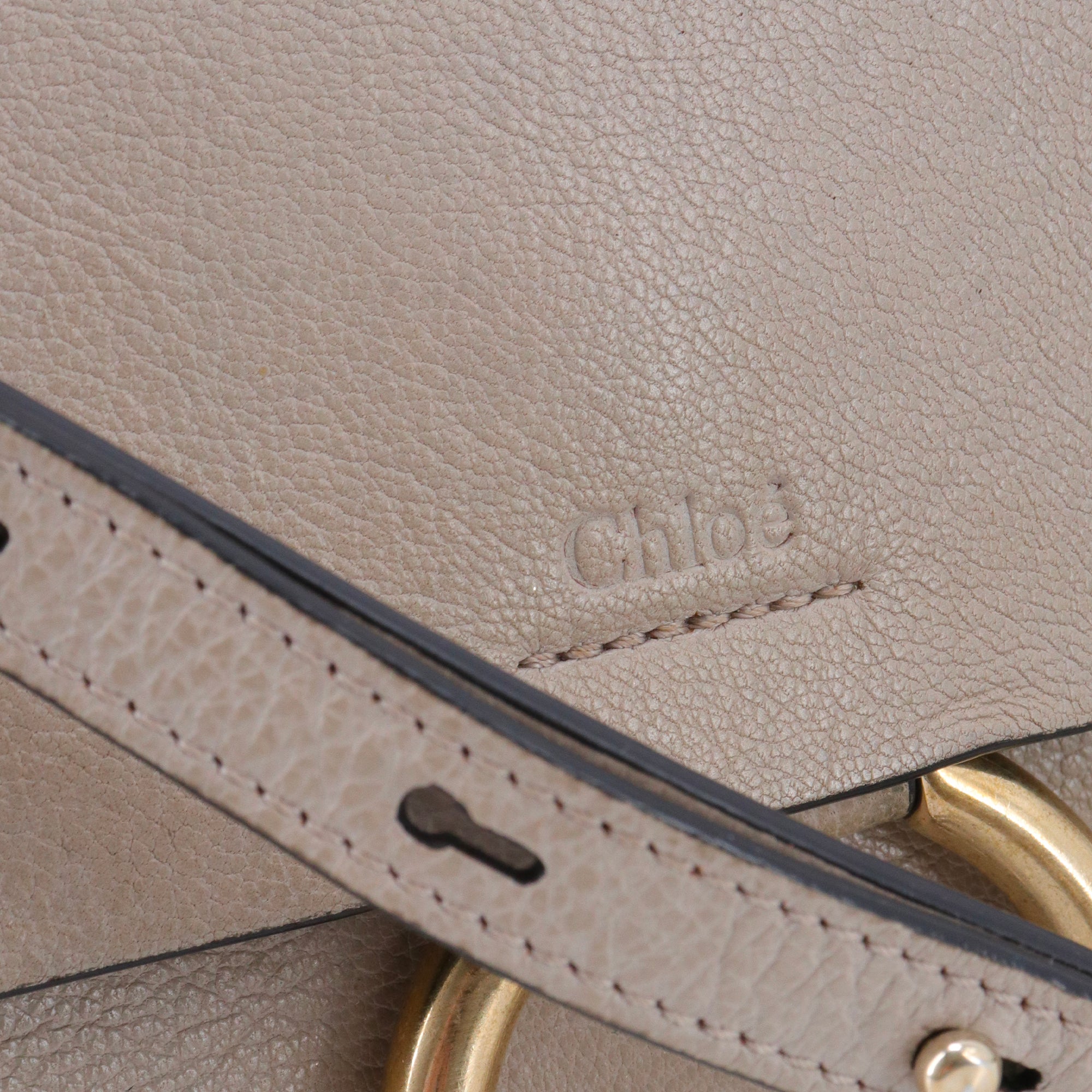 CHLOÉ - Sac à bandoulière Faye PM Chloé en cuir grainé taupe