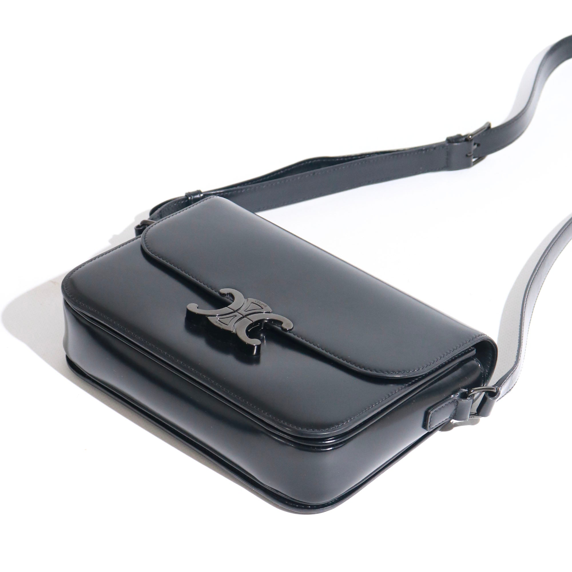 CELINE - Sac à bandoulière Triomphe medium en cuir box noir