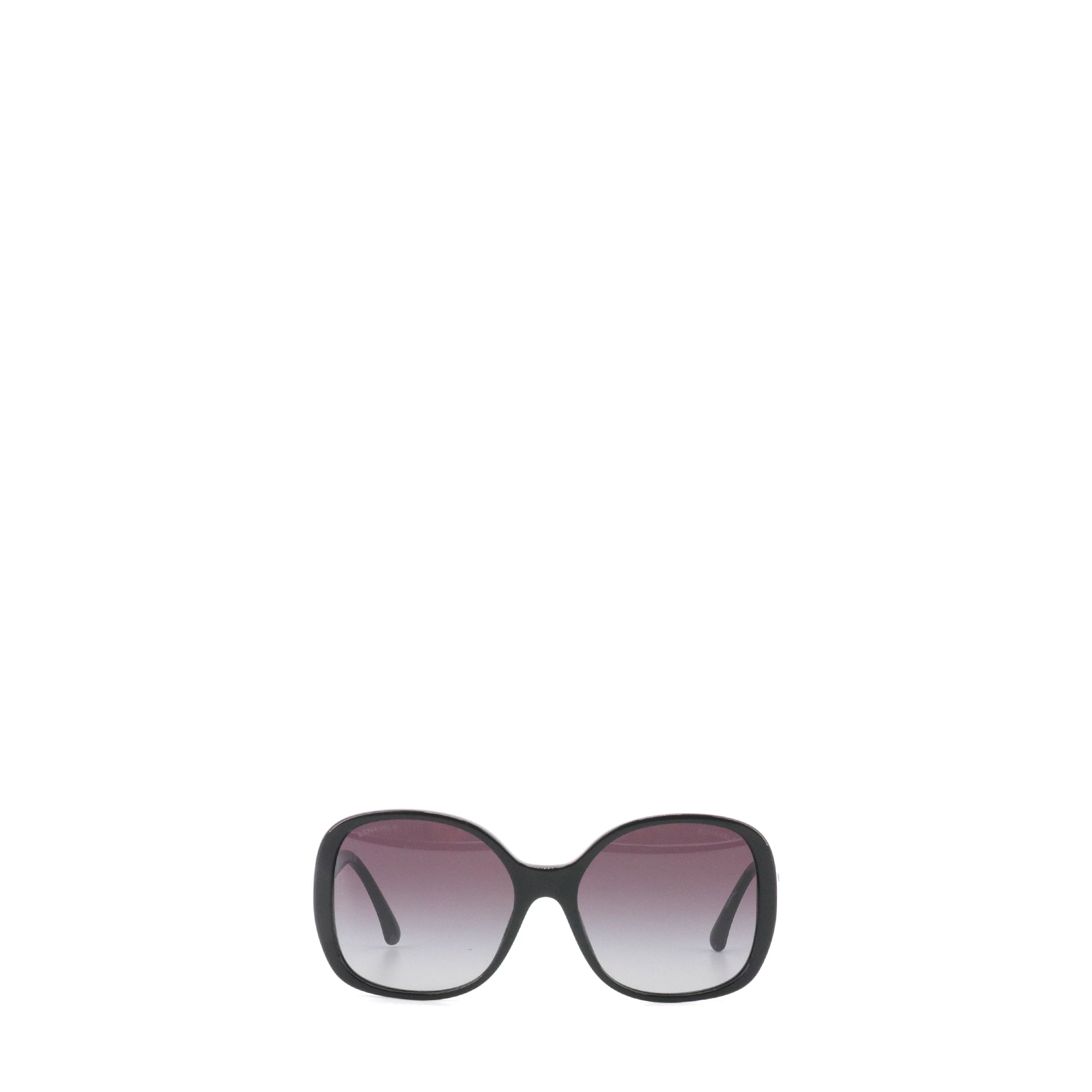 CHANEL - Lunettes de soleil Chanel en plastique noir