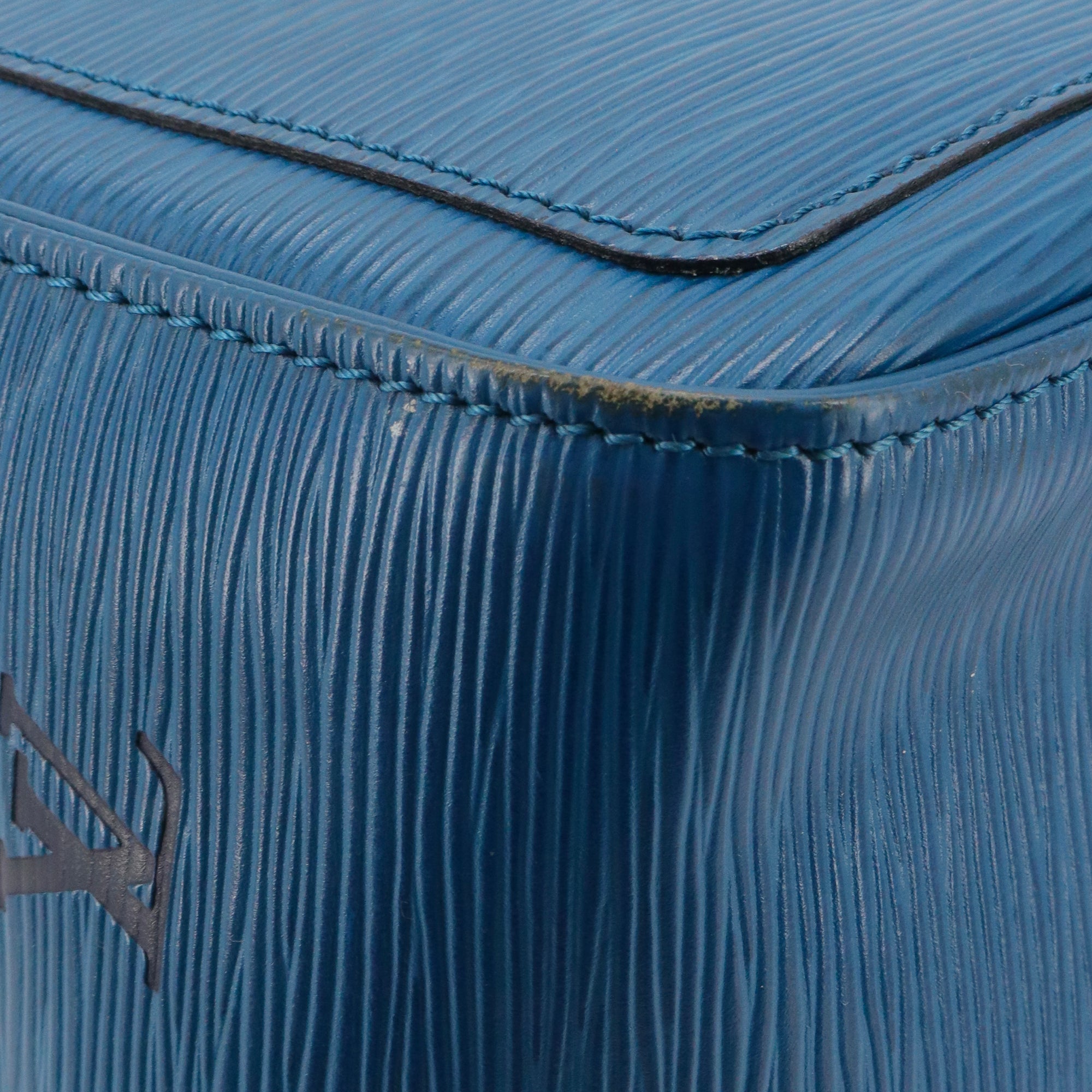 LOUIS VUITTON - Sac à main Speedy 25 Louis Vuitton en cuir épi bleu vintage
