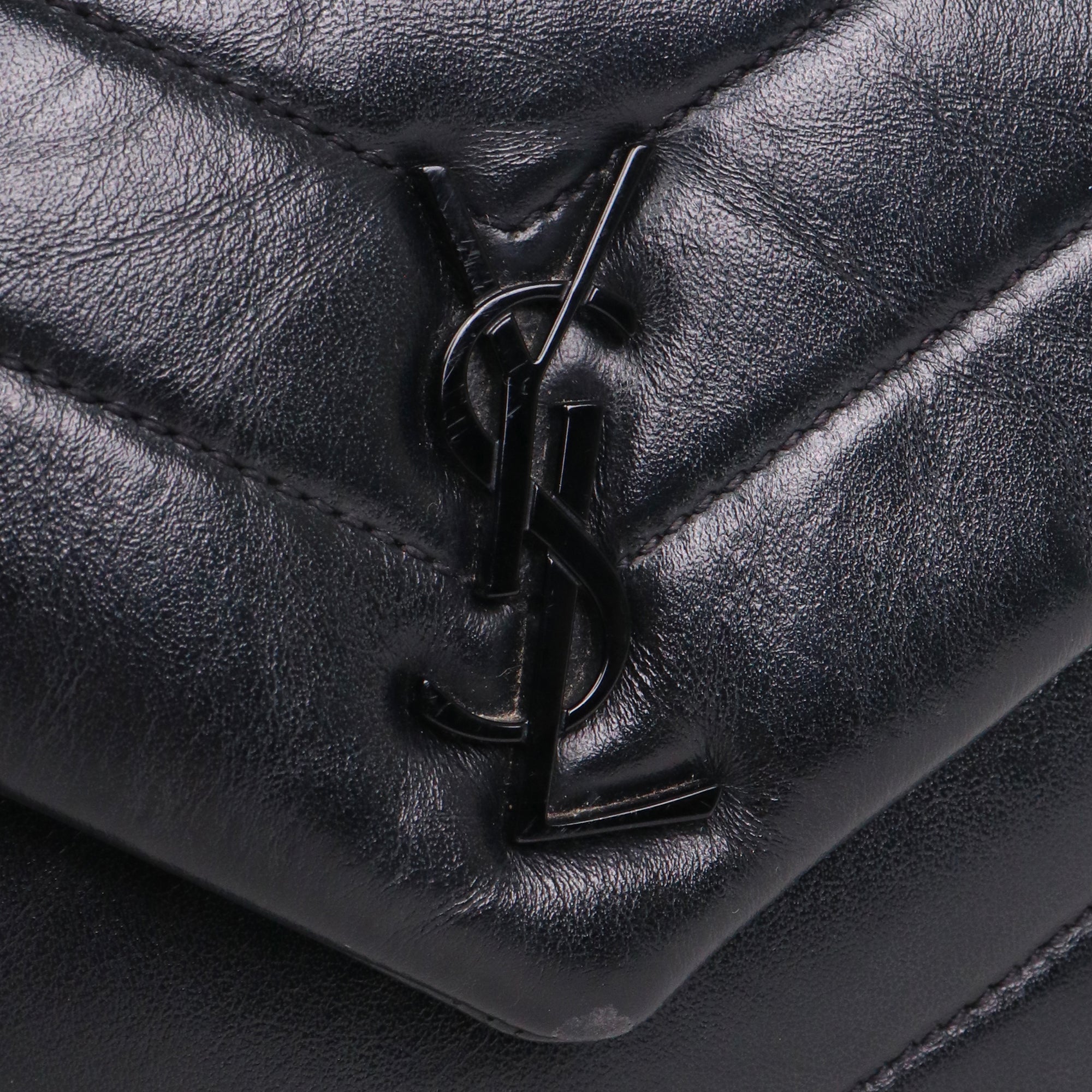 SAINT LAURENT - Saint Laurent Loulou small shoulder bag in black quilted leather