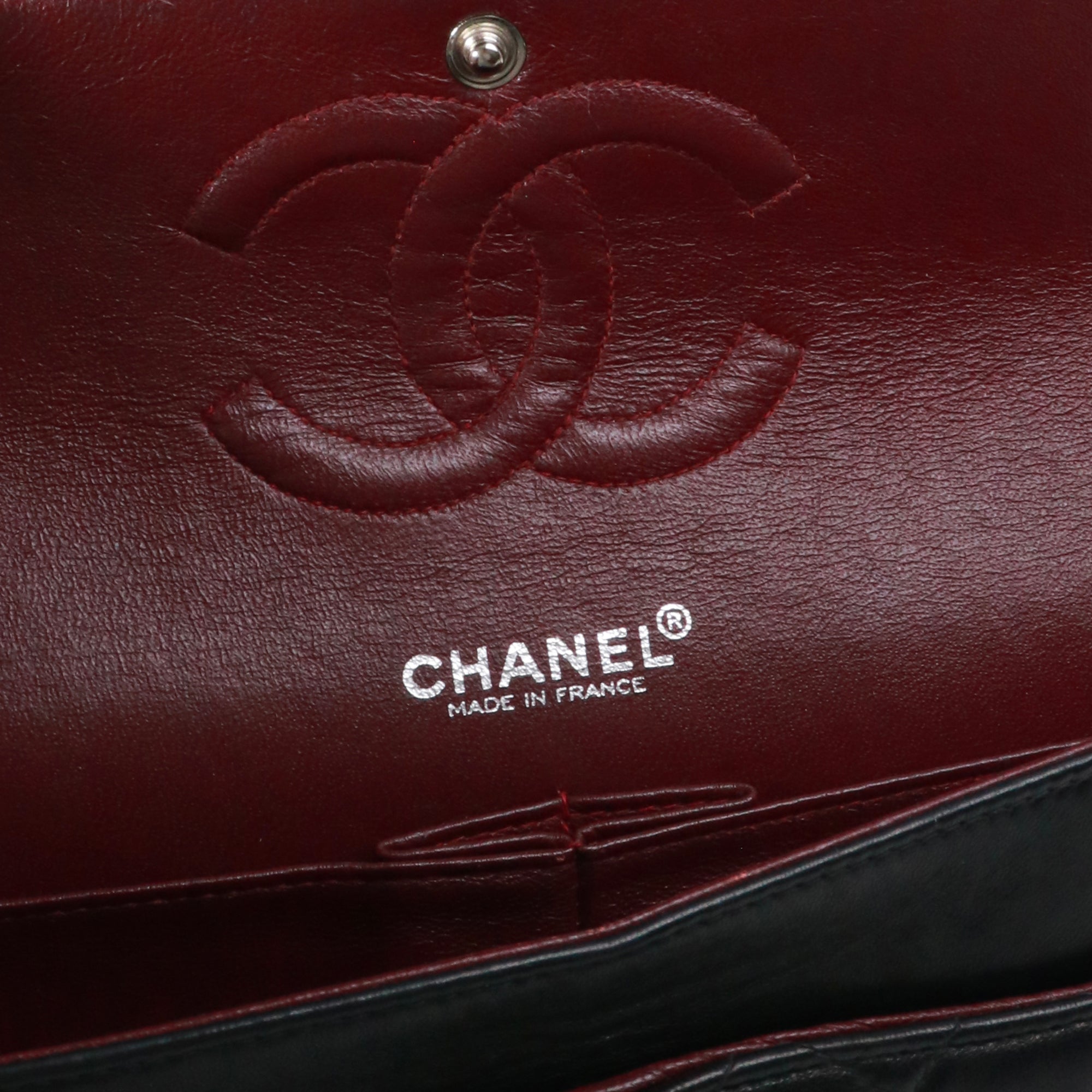 CHANEL - Sac à main Timeless 25 double flap Chanel en cuir matelassé noir