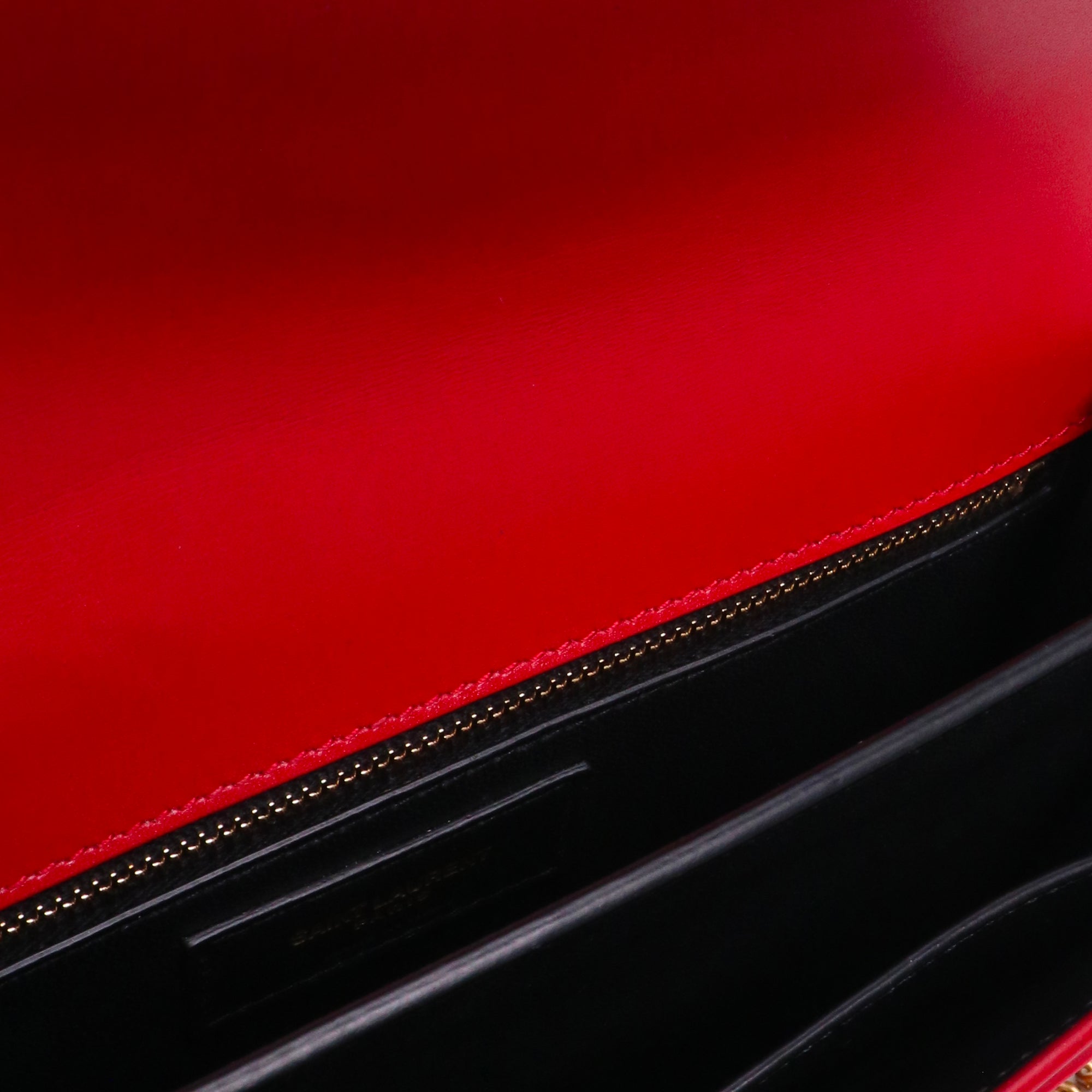 SAINT LAURENT - Sac à bandoulière Cassandre Saint Laurent en cuir rouge