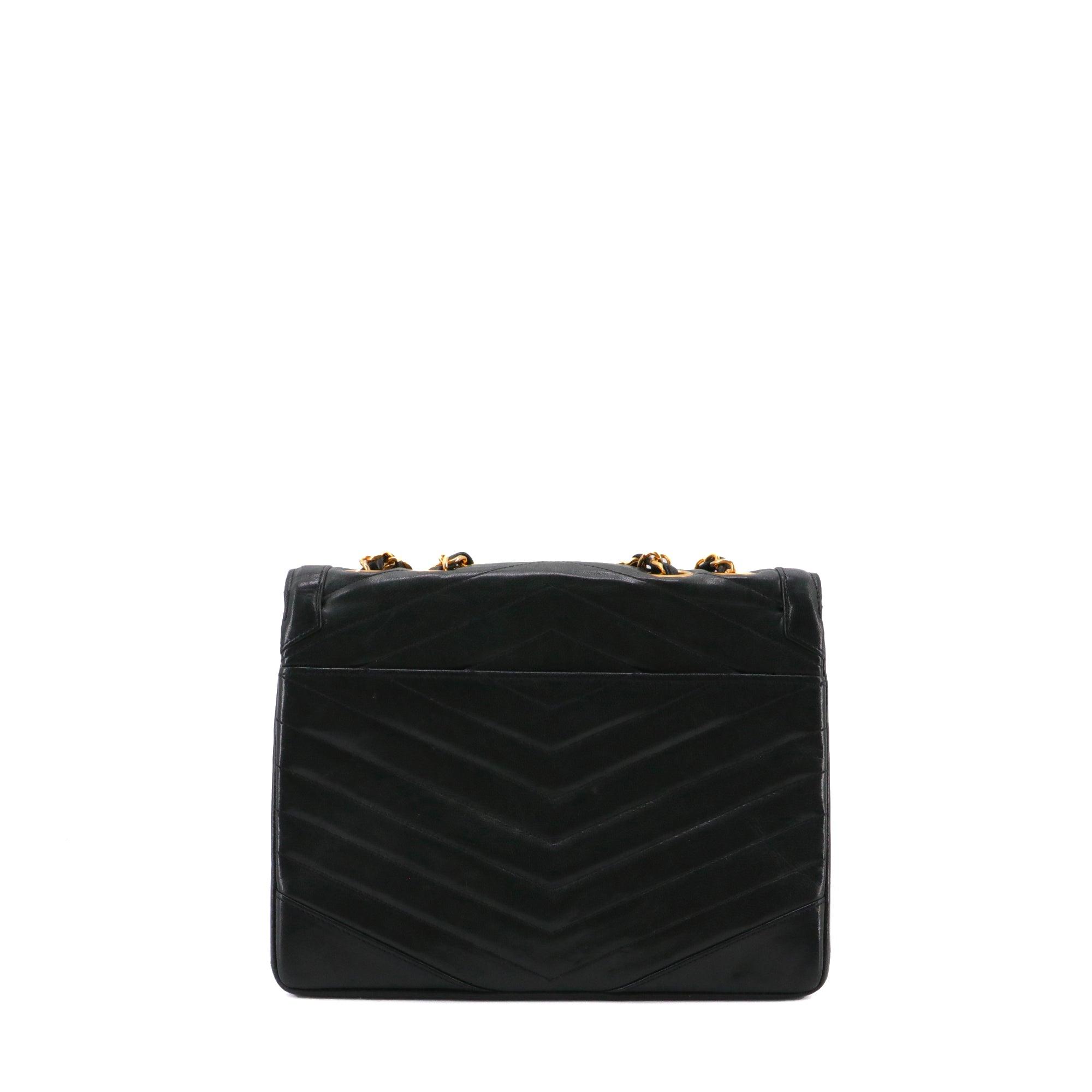 CHANEL - Sac à main Chanel en cuir chevron lisse noir vintage