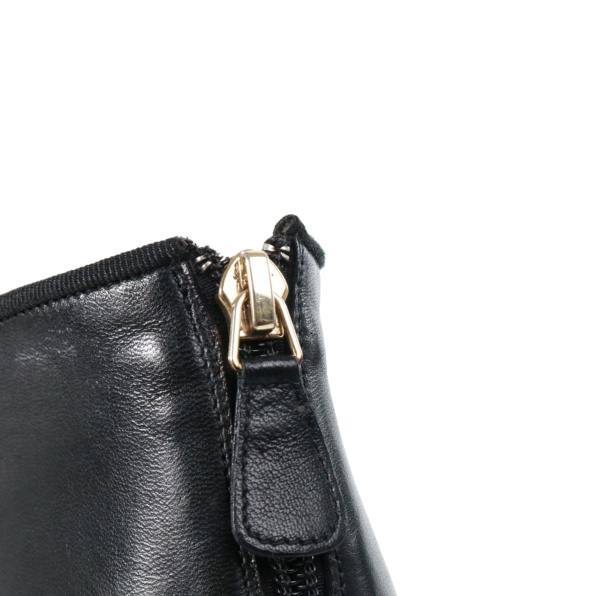 CHANEL - Bottines CC Chanel en cuir d'agneau noir (T34,5)