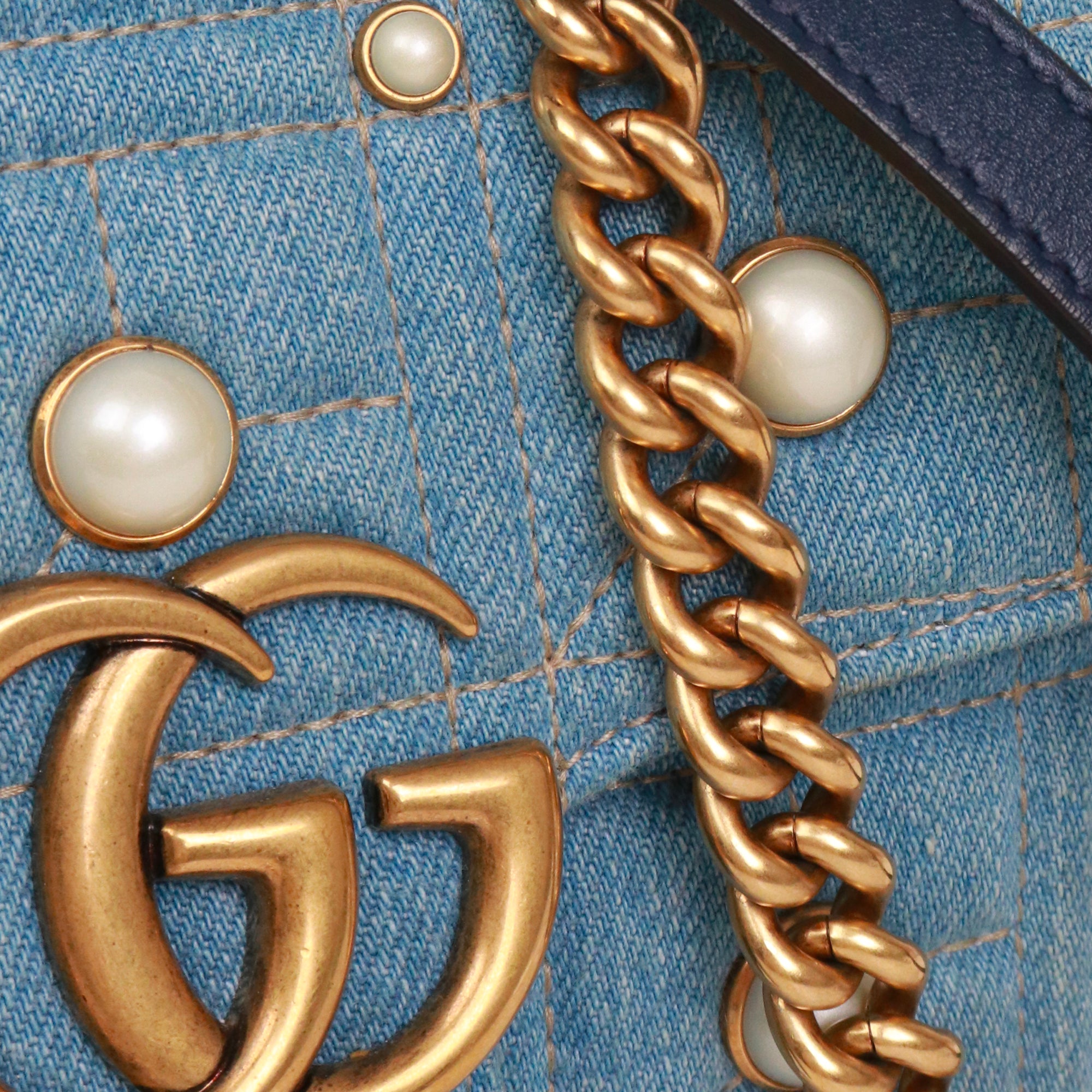 GUCCI - Marmont small size camera shoulder bag quilted in red velvet