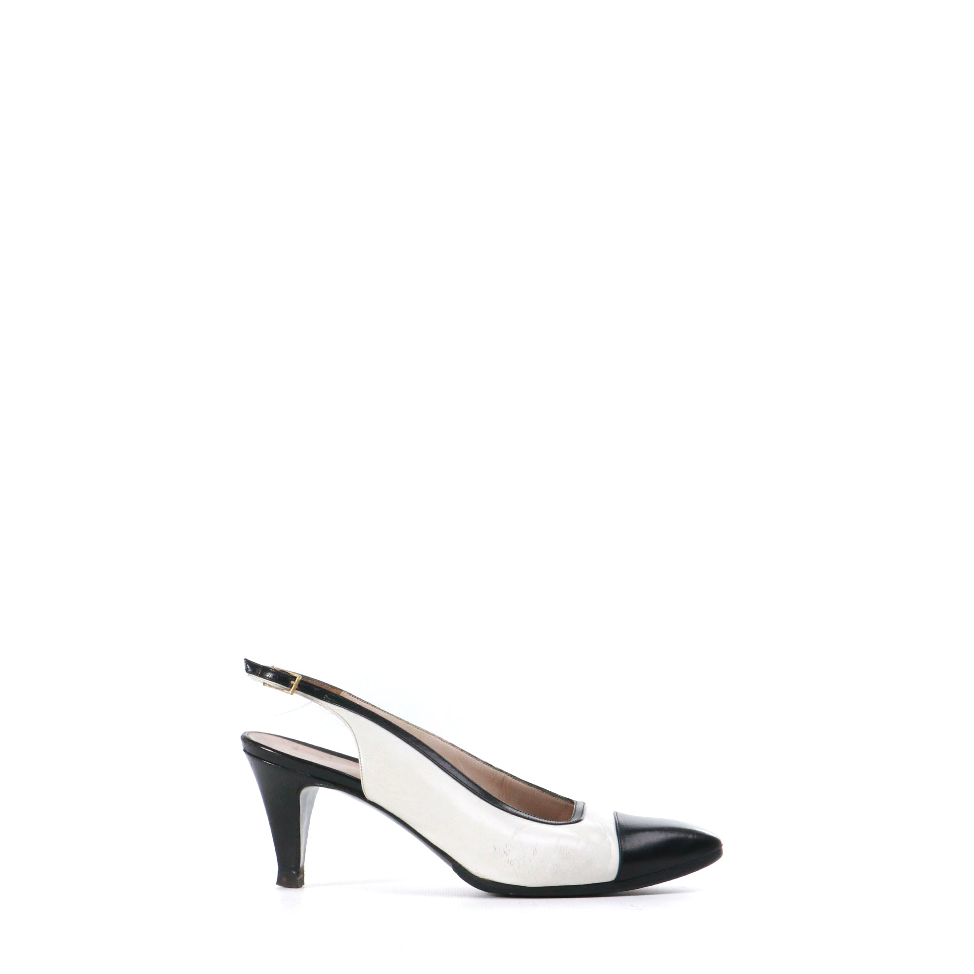 CHANEL - Leather loafers (T39)