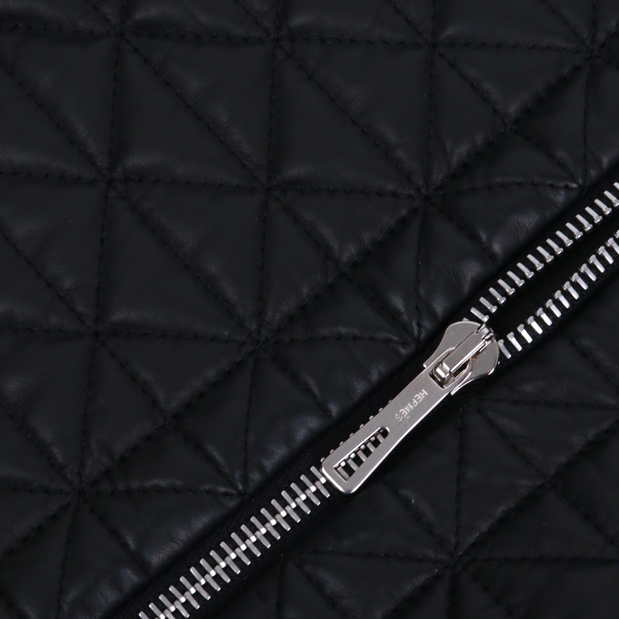 HERMÈS - Blouson Hermès en cuir matelassé noir (T34)