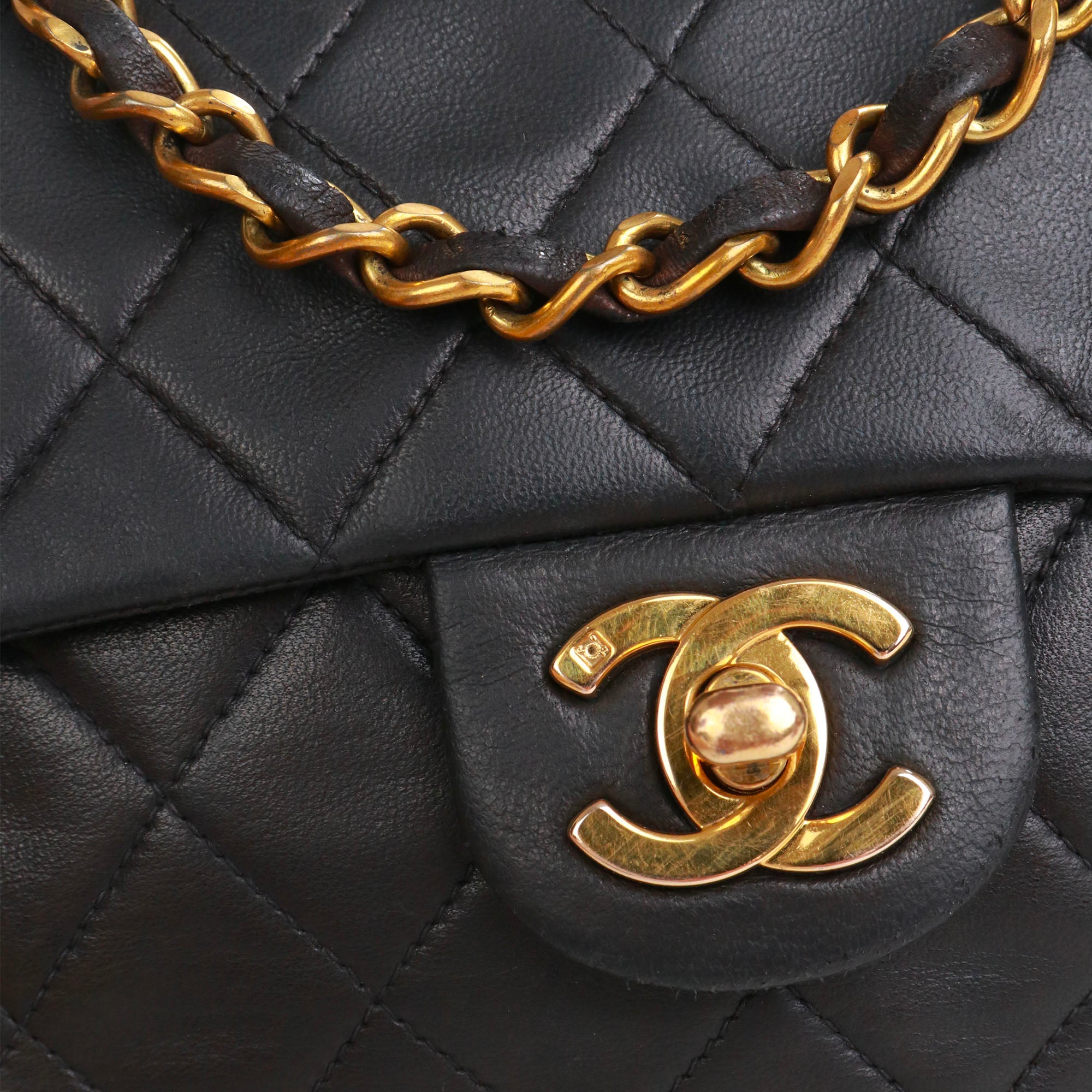 CHANEL - Sac à bandoulière Timeless/Classique Mini Square Chanel en cuir noir vintage