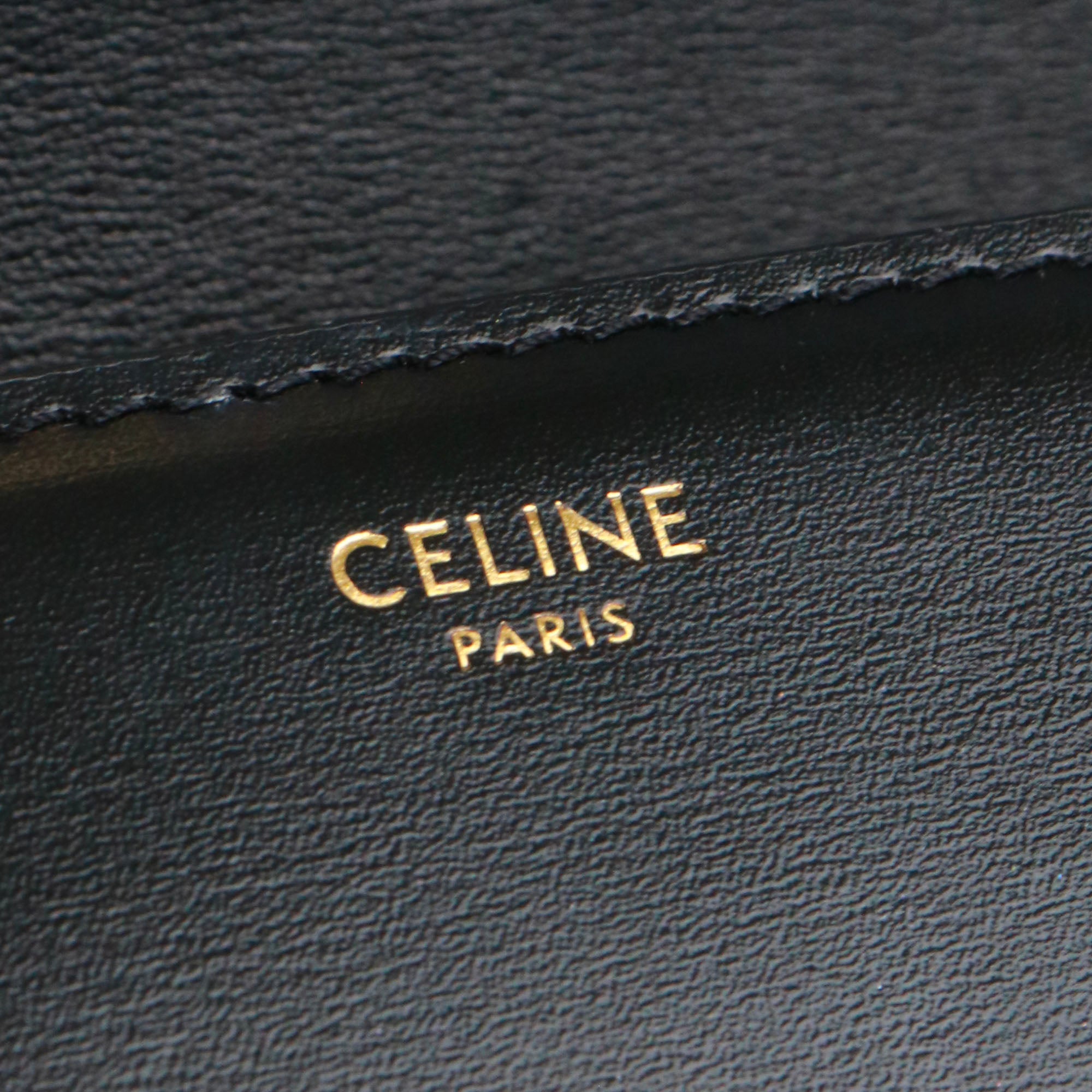 CELINE - Sac à bandoulière Triomphe teen Celine en cuir box noir