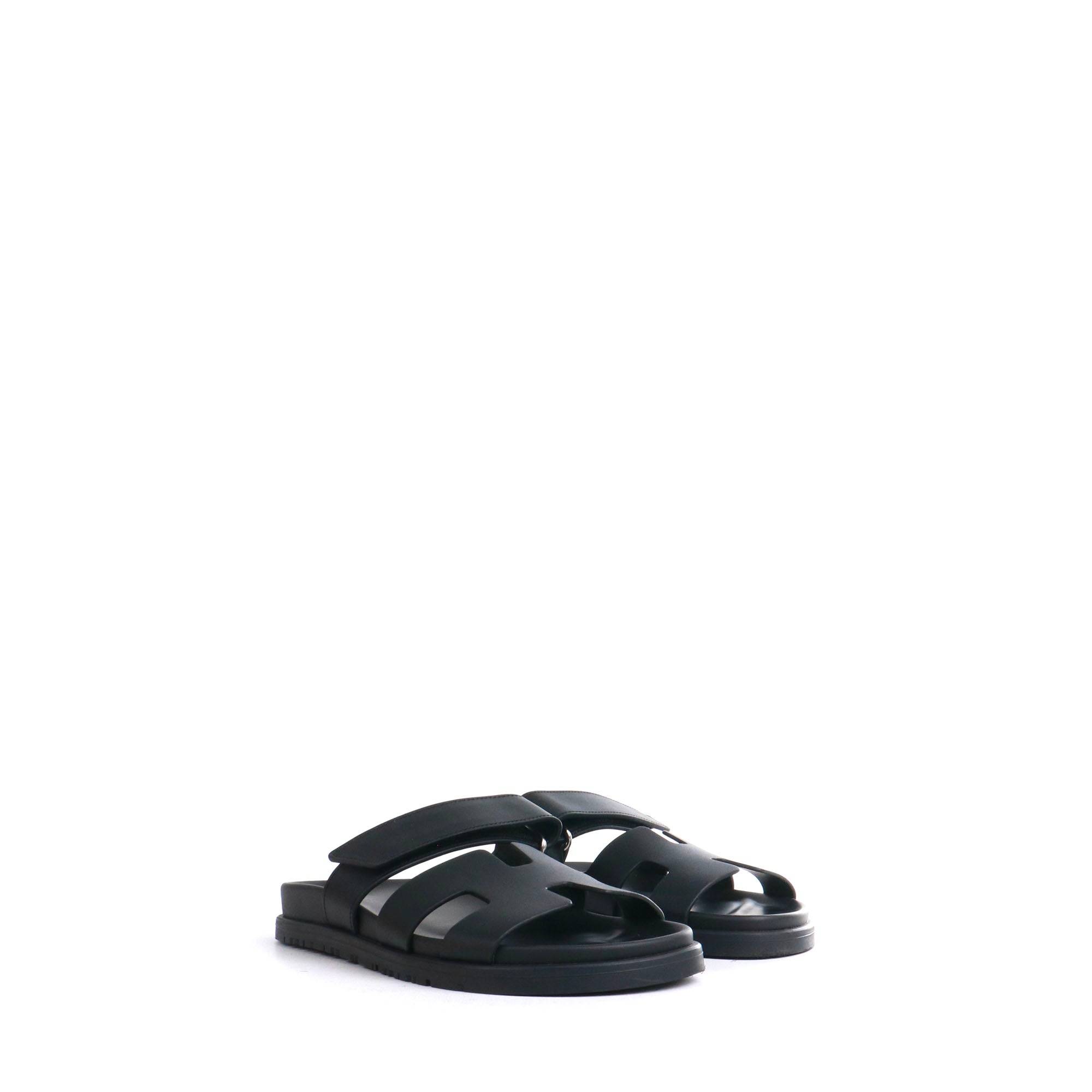 HERMÈS - Chypre sandals in black smooth leather (T36)