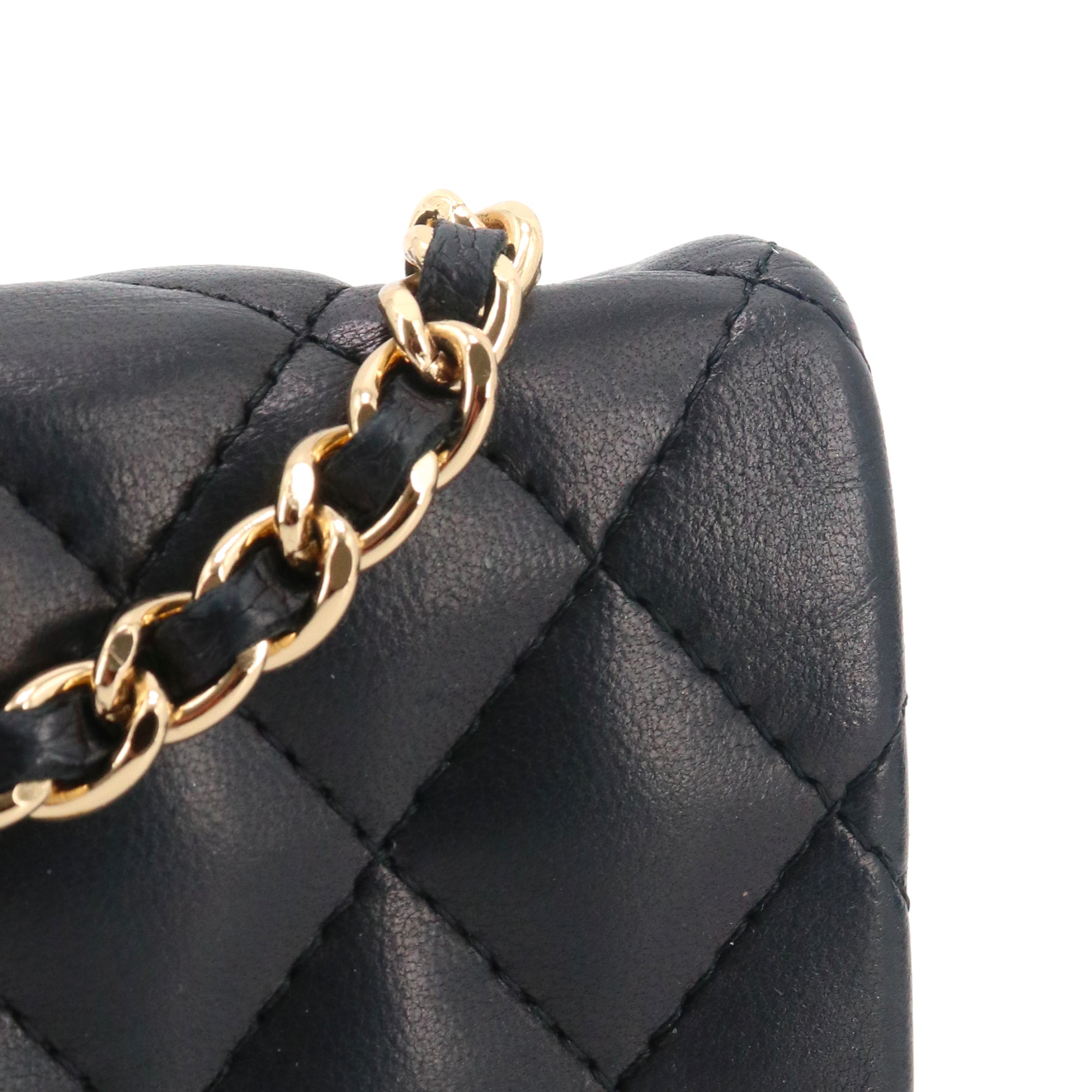 CHANEL - Sac à bandoulière Classique/Timeless micro Chanel en cuir lisse noir vintage