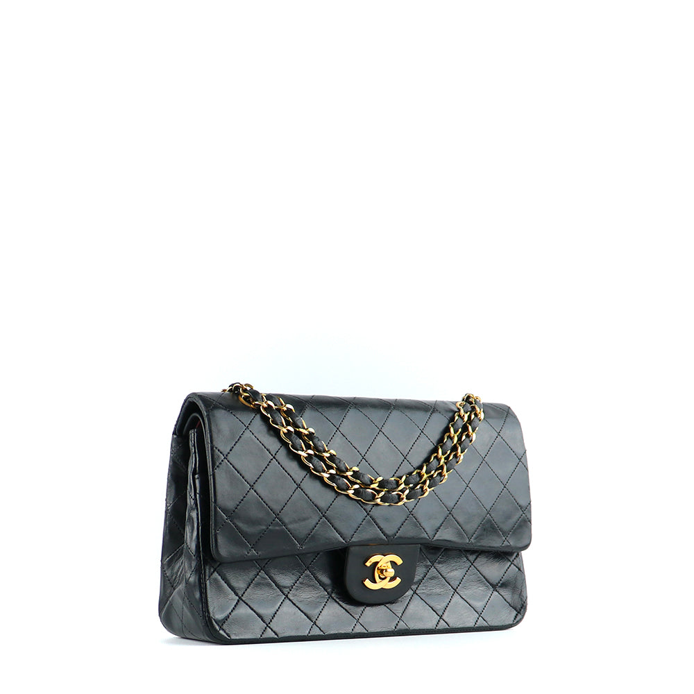 CHANEL - Sac à main Timeless 25 double flap en cuir matelassé noir vintage