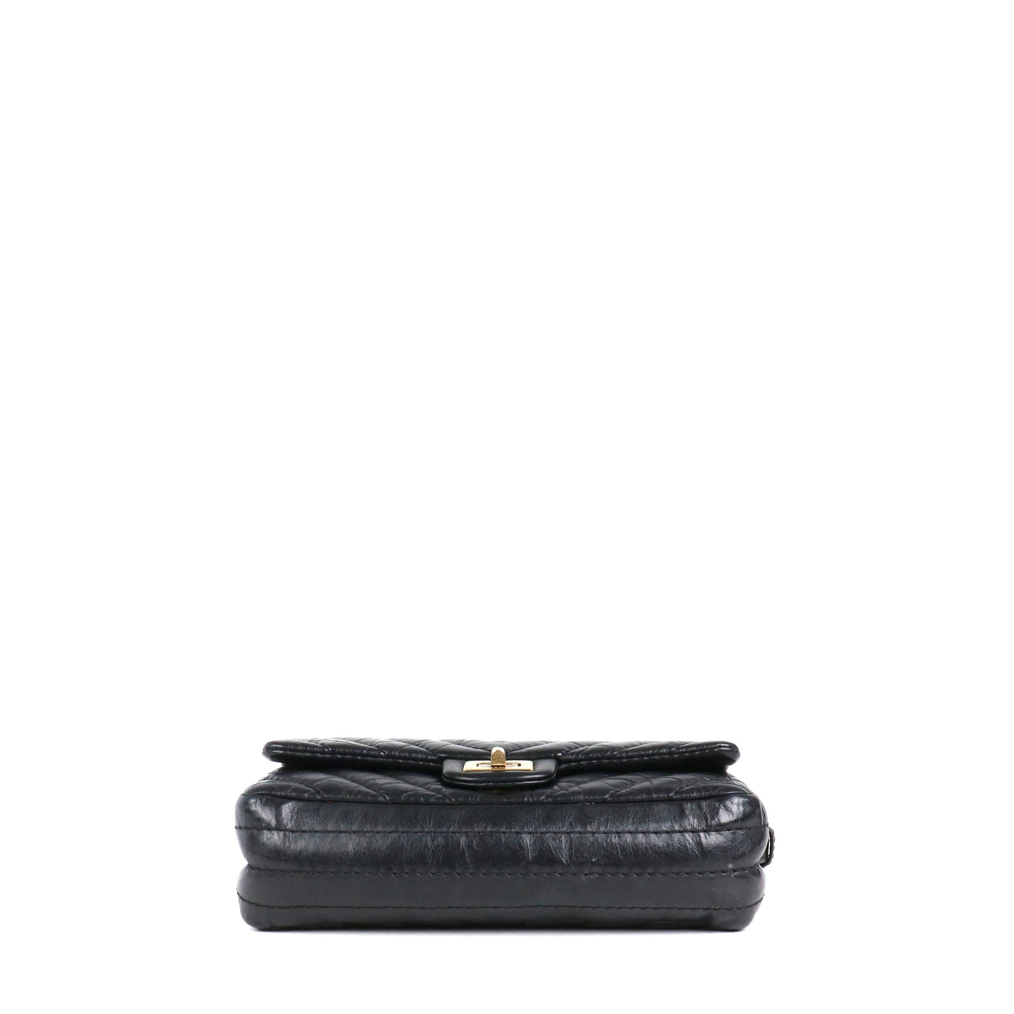 CHANEL - Sac ceinture 2.55 Chanel en cuir noir