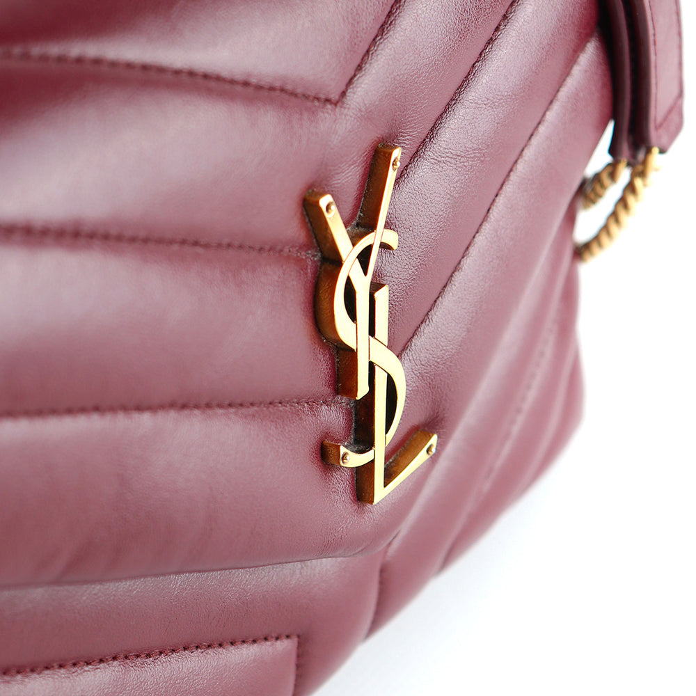 SAINT LAURENT - Sac à bandoulière Loulou small en cuir matelassé bordeaux
