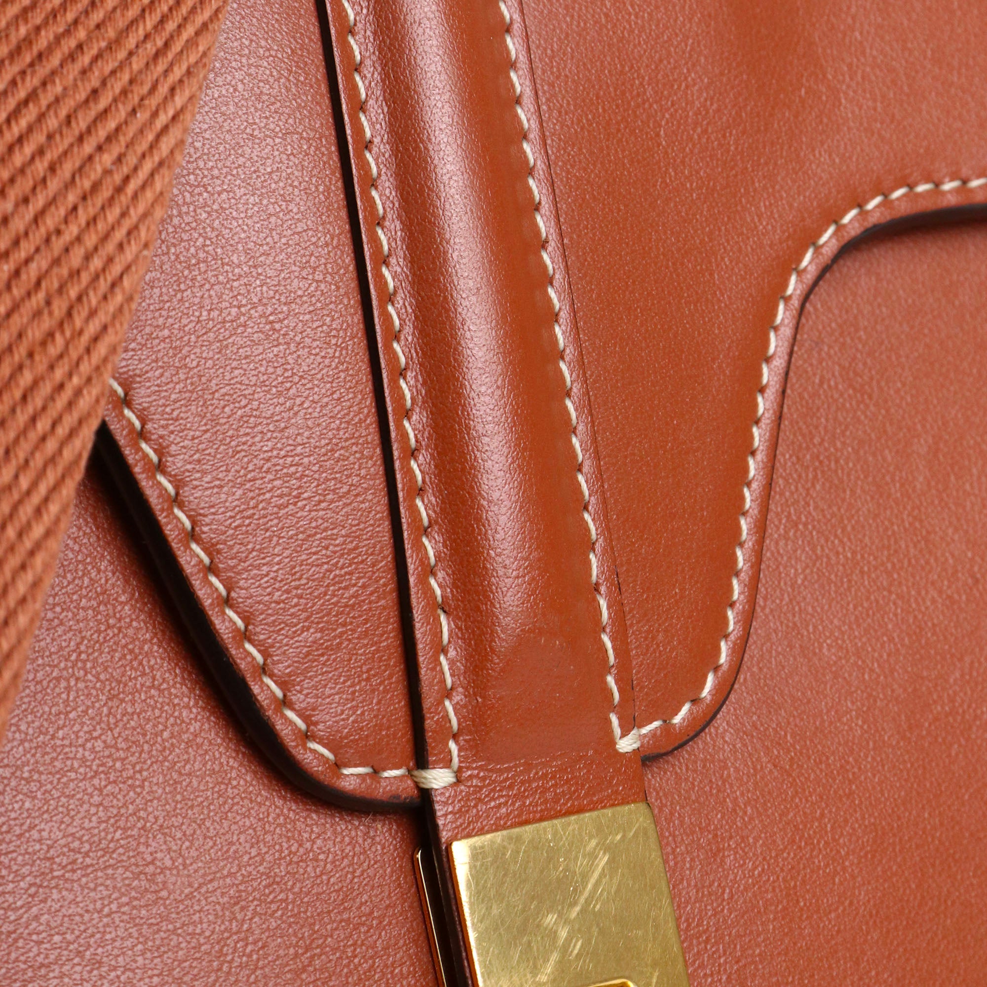 CELINE - Sac à bandoulière Soft 16 Teen Celine en cuir lisse marron
