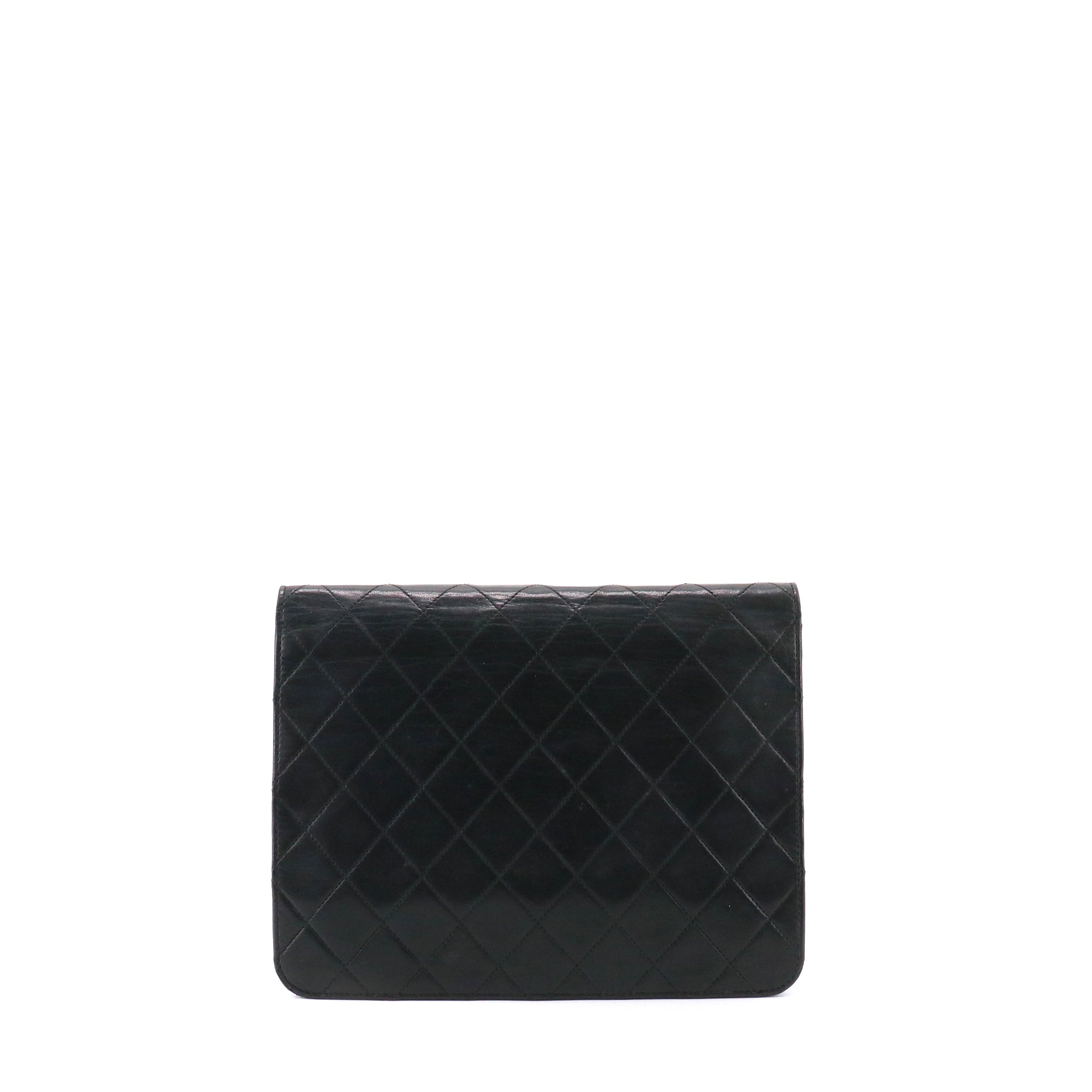 CHANEL - Sac à rabat Chanel en cuir noir vintage