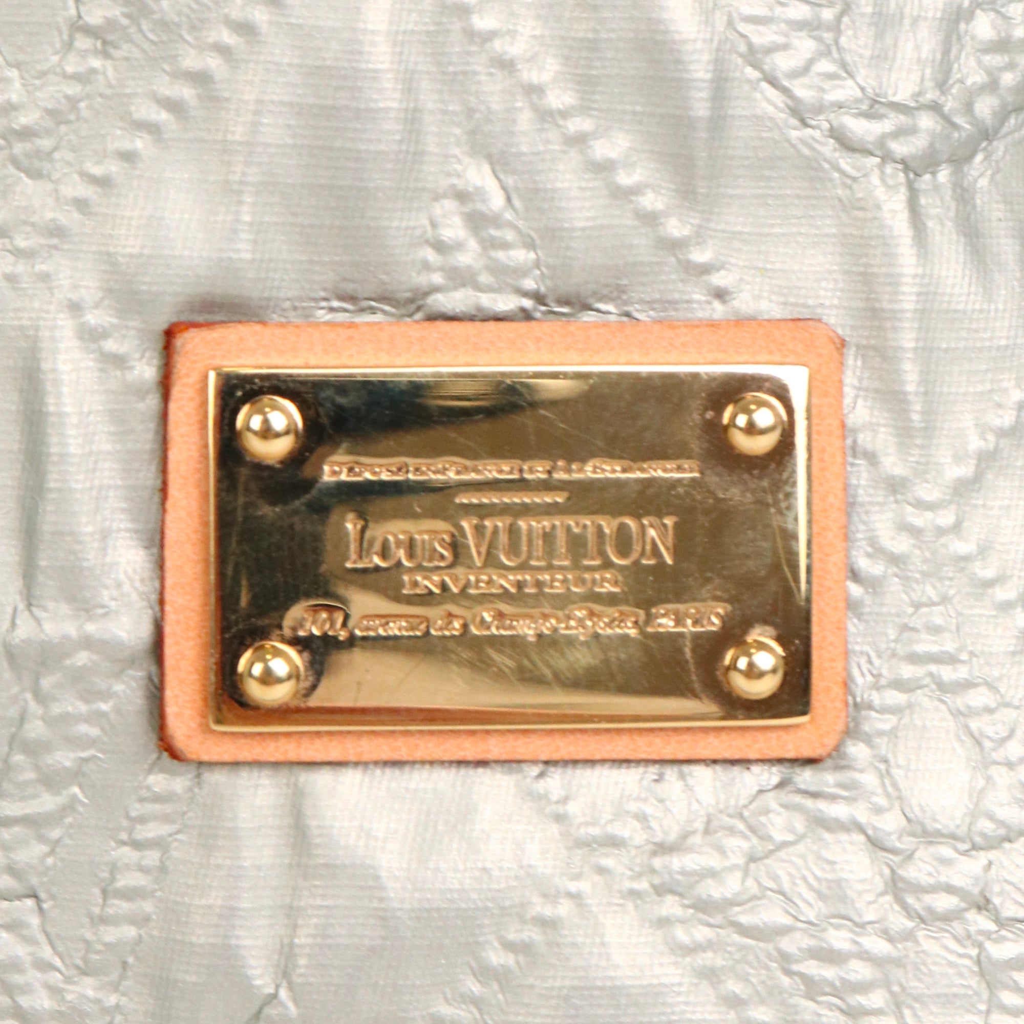 LOUIS VUITTON - Pochette Limelight Louis Vuitton Édition Limitée en soie monogrammée argenté