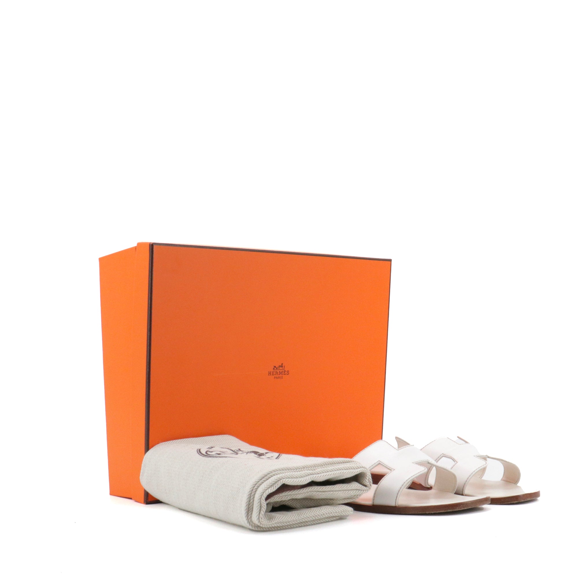 HERMÈS - Sandales Oran Hermès en cuir blanc (T35)